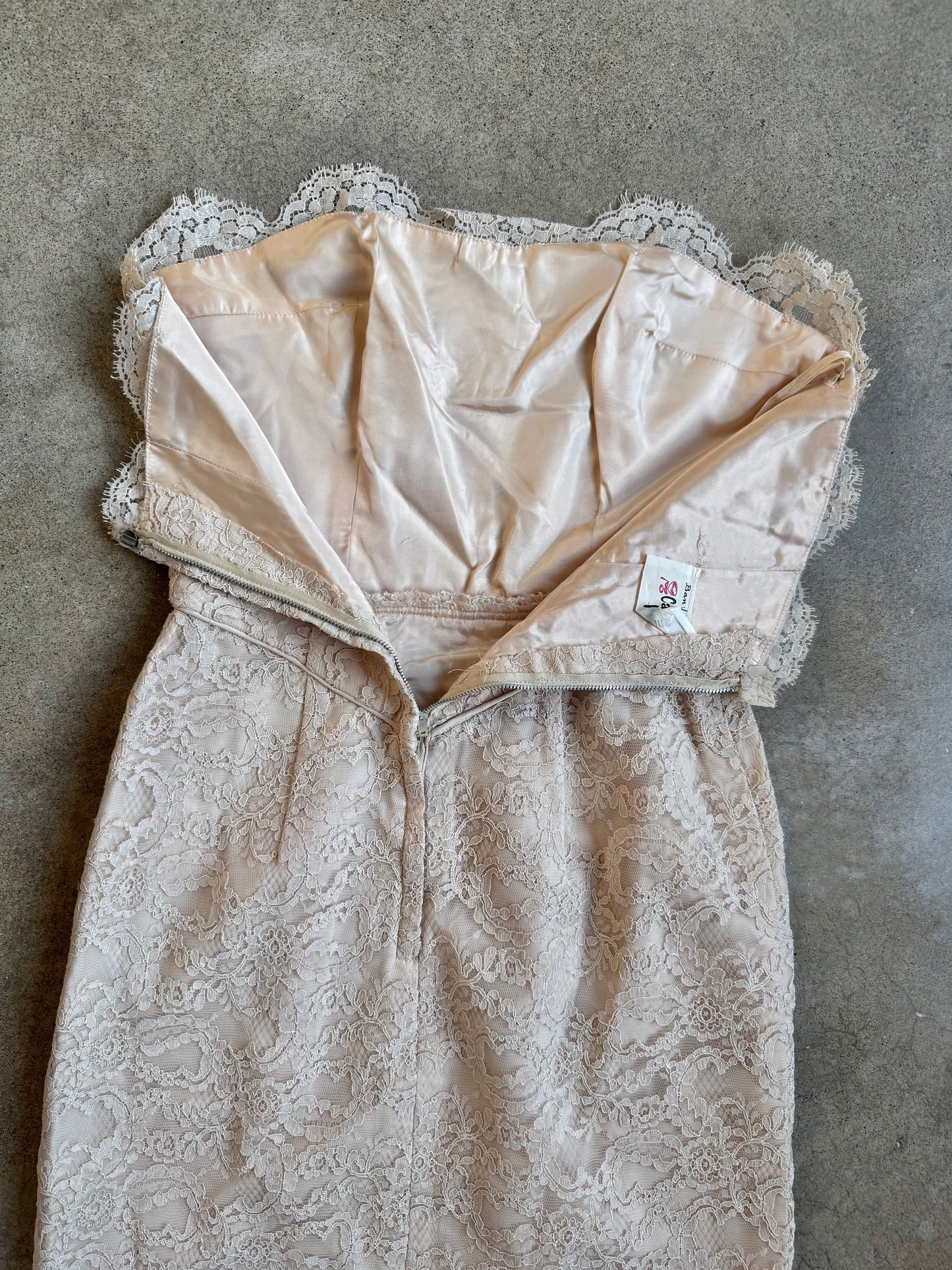 Vintage 1950s Carol Robins Nude Lace Strapless Cocktail Dress | XS