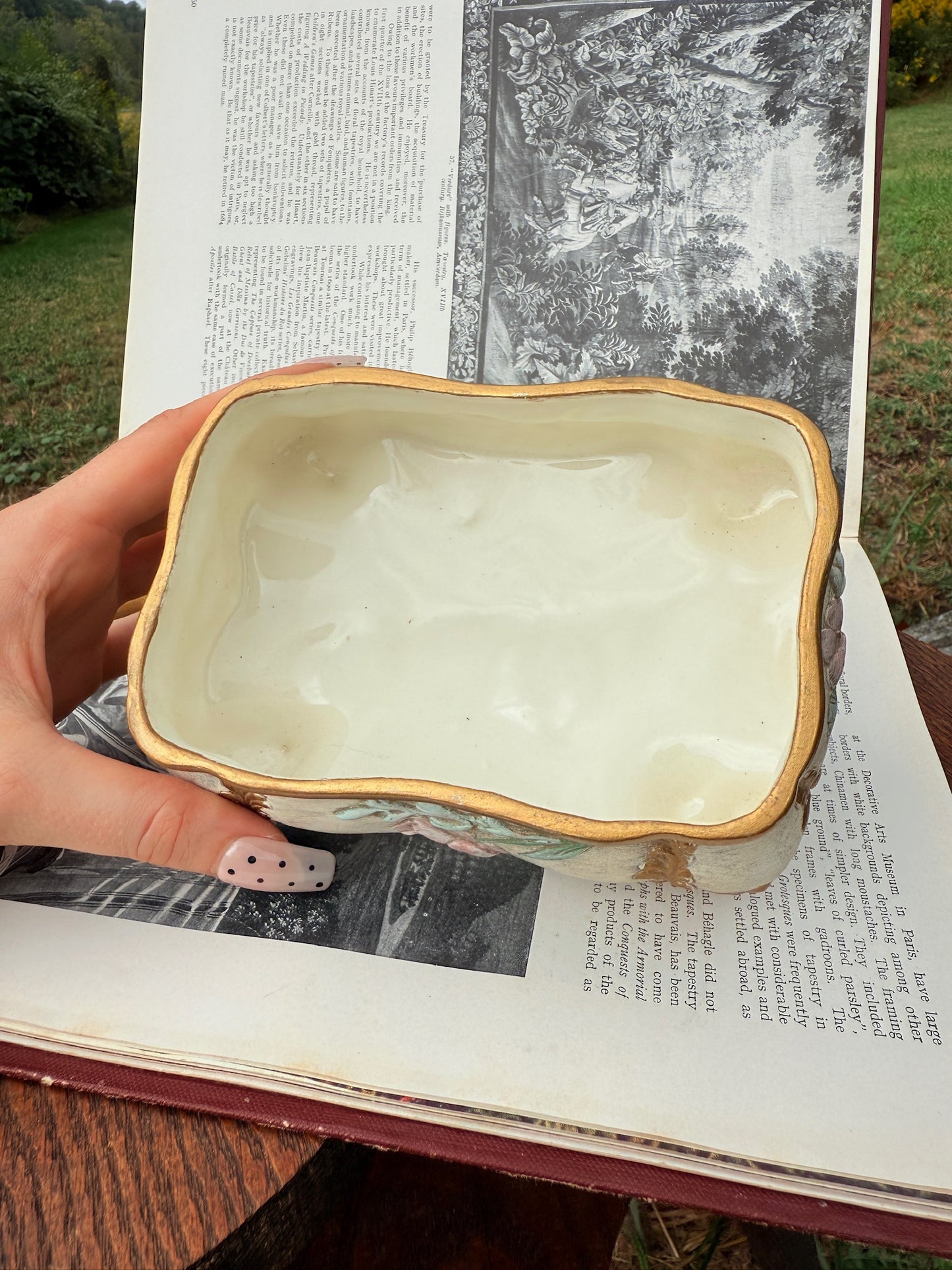 Vintage 1950s Ceramic Cherub Angel Footed Trinket Box
