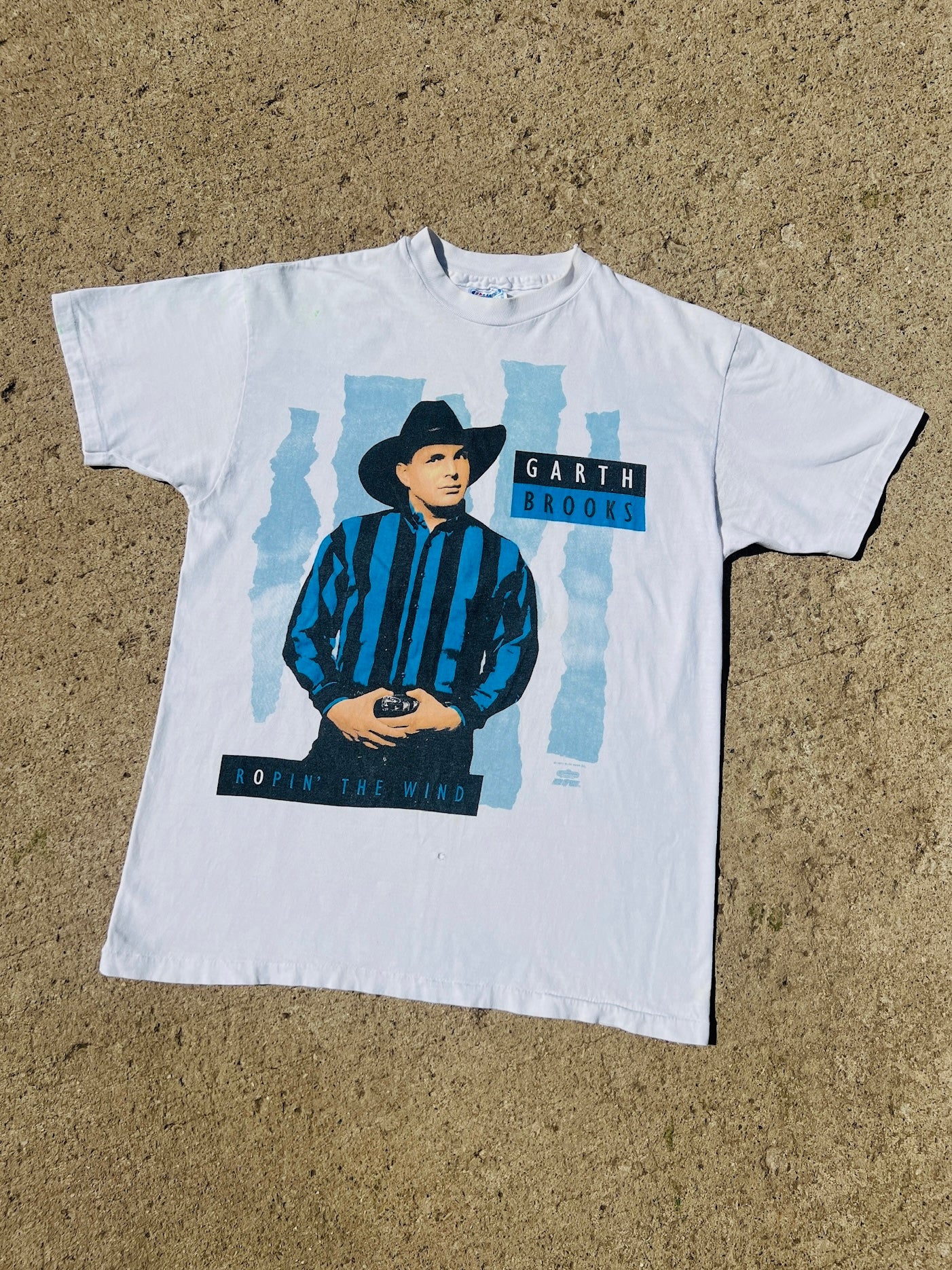 Vintage 1991 Garth Brooks Ropin’ The Wind Graphic Tee | Medium