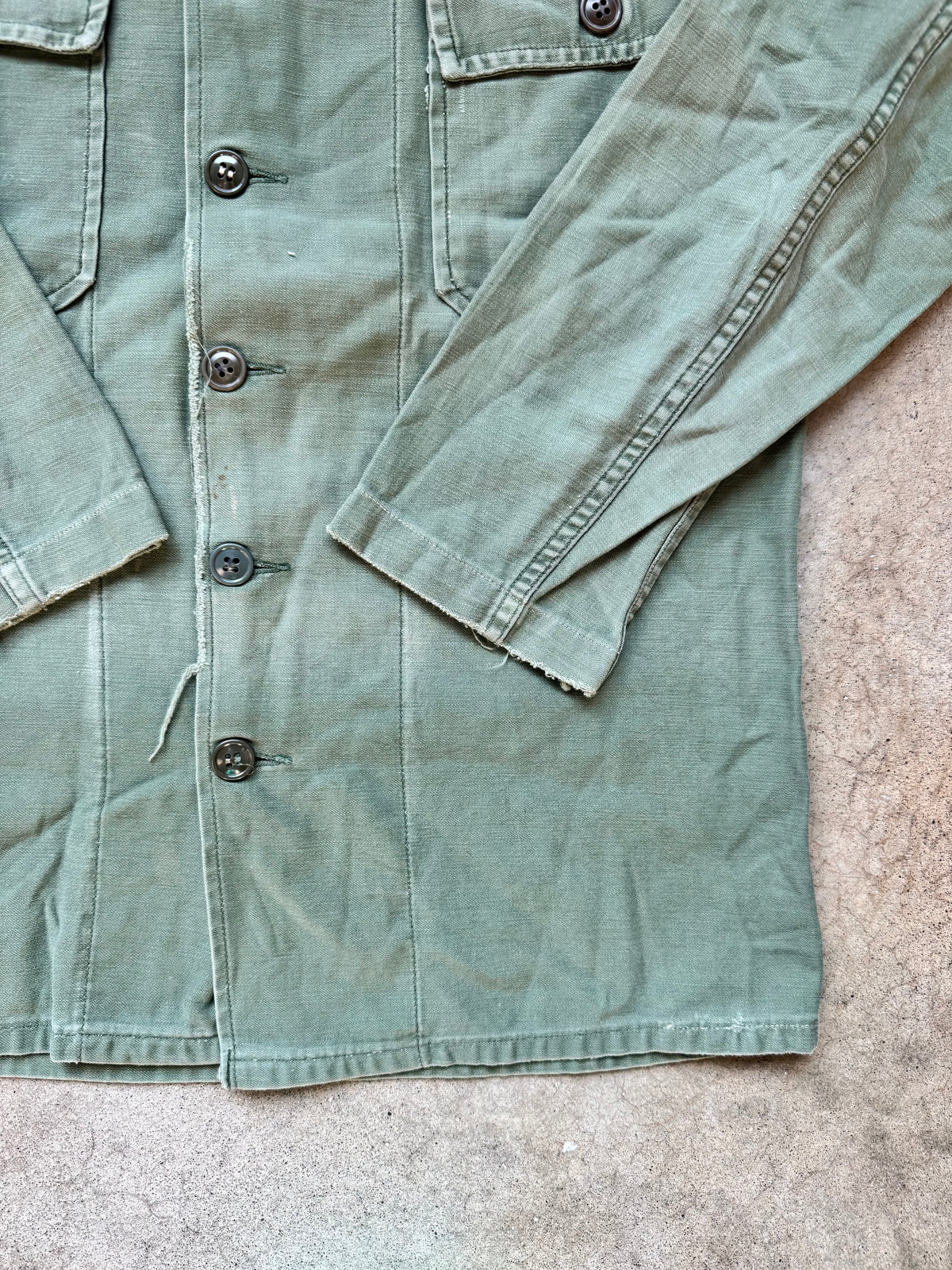 Vintage U.S. Air Force OG-107 Type 1 Sateen Cotton Fatigue Shirt | Medium