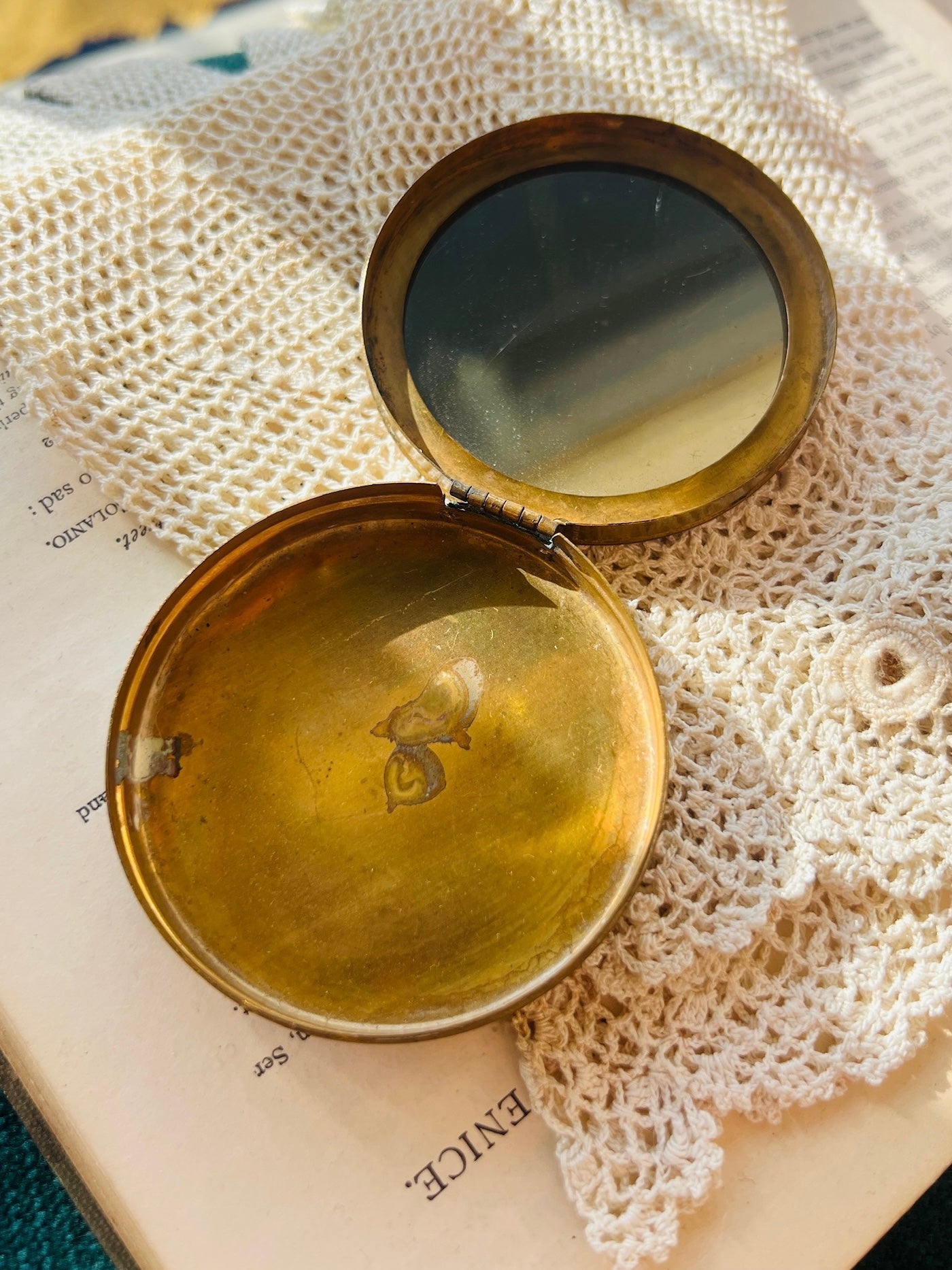 Vintage 1930s Deere Gilded Brass Makeup Compact