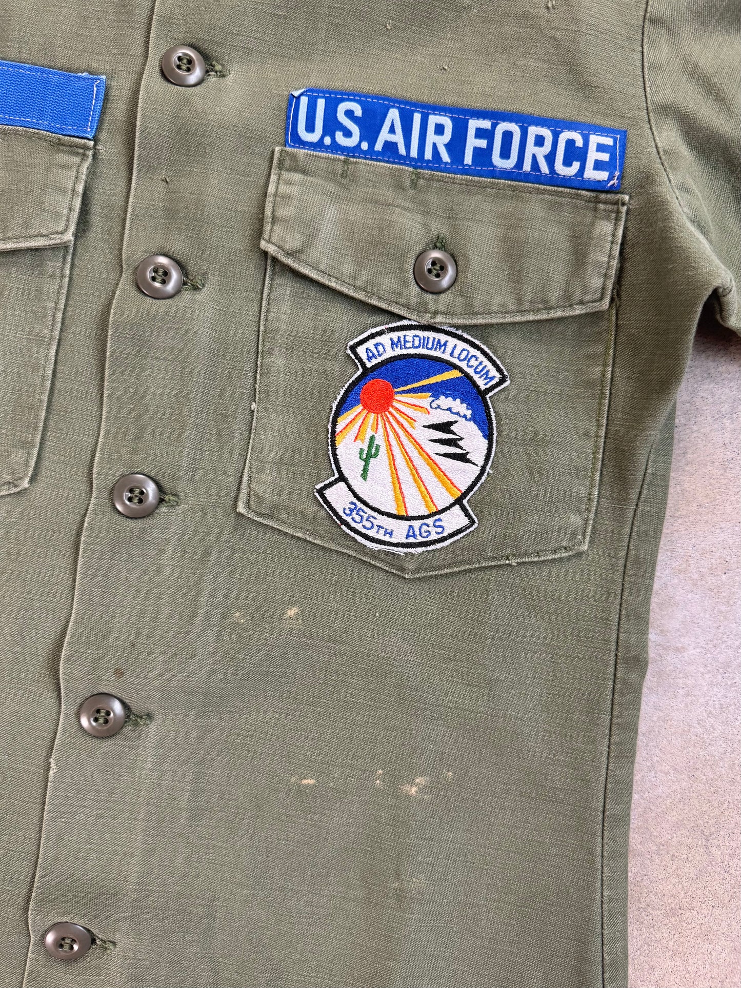 Vintage 1960s Military Issue Air Force Tactical Cotton Short Sleeve Shirt | Medium