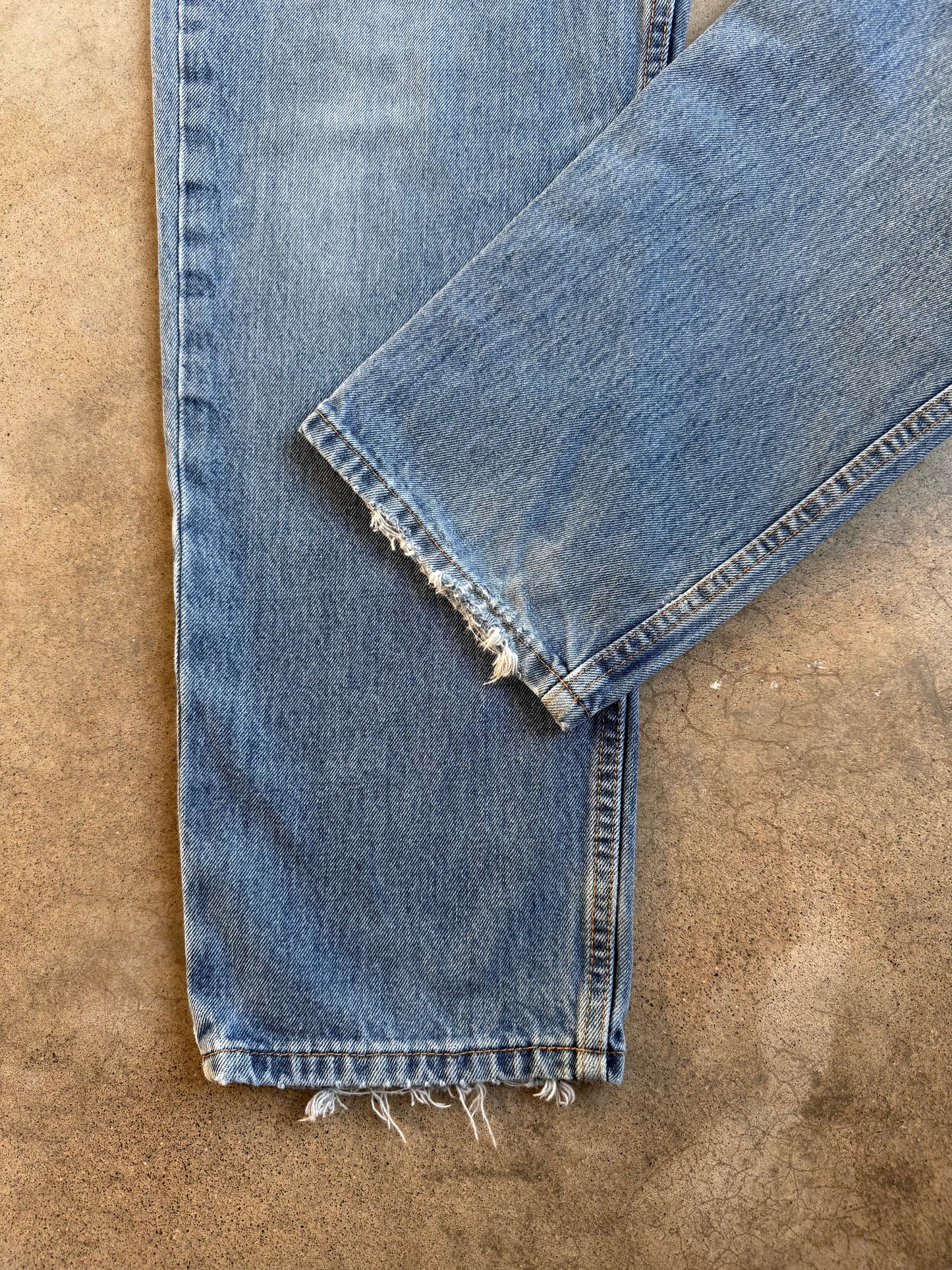 Levi's 550 Relaxed Fit Faded Medium Wash Jeans | 34x30