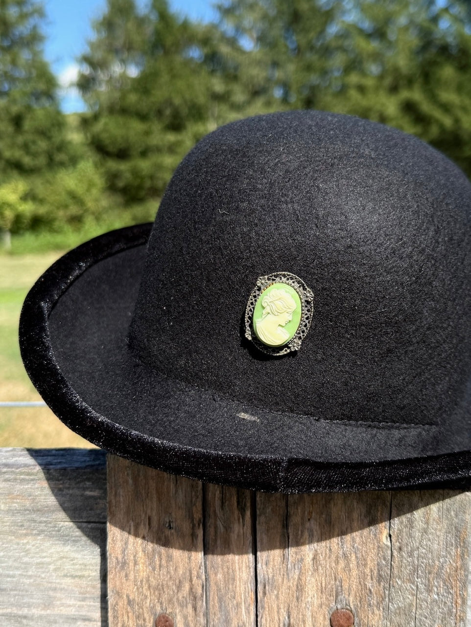 Vintage 1980s Black Felted Wool Cameo Brooch Hat