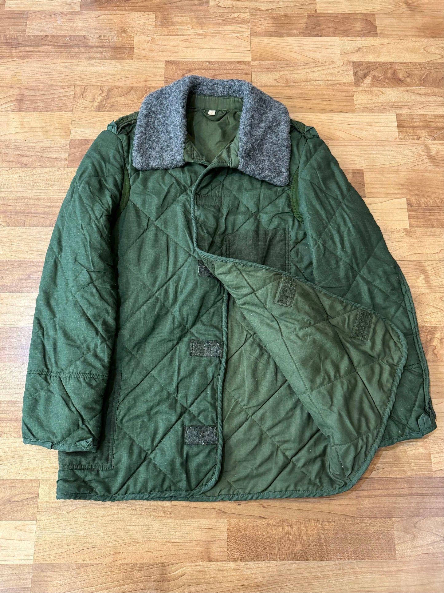 Vintage Cold War Era Quilted Military Jacket Liner | M/L