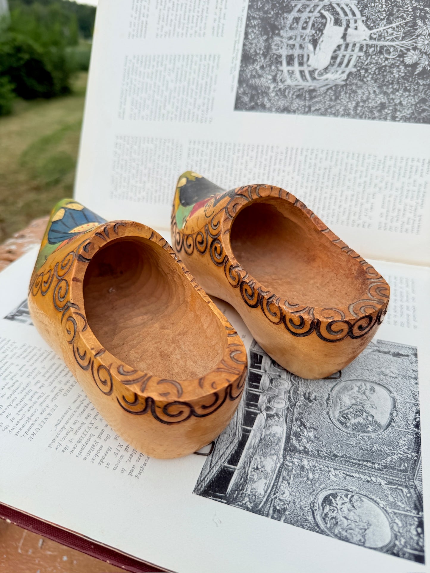 Vintage 1950s/60s Wooden Dutch Hand-Painted Clog Wall Hanging Set