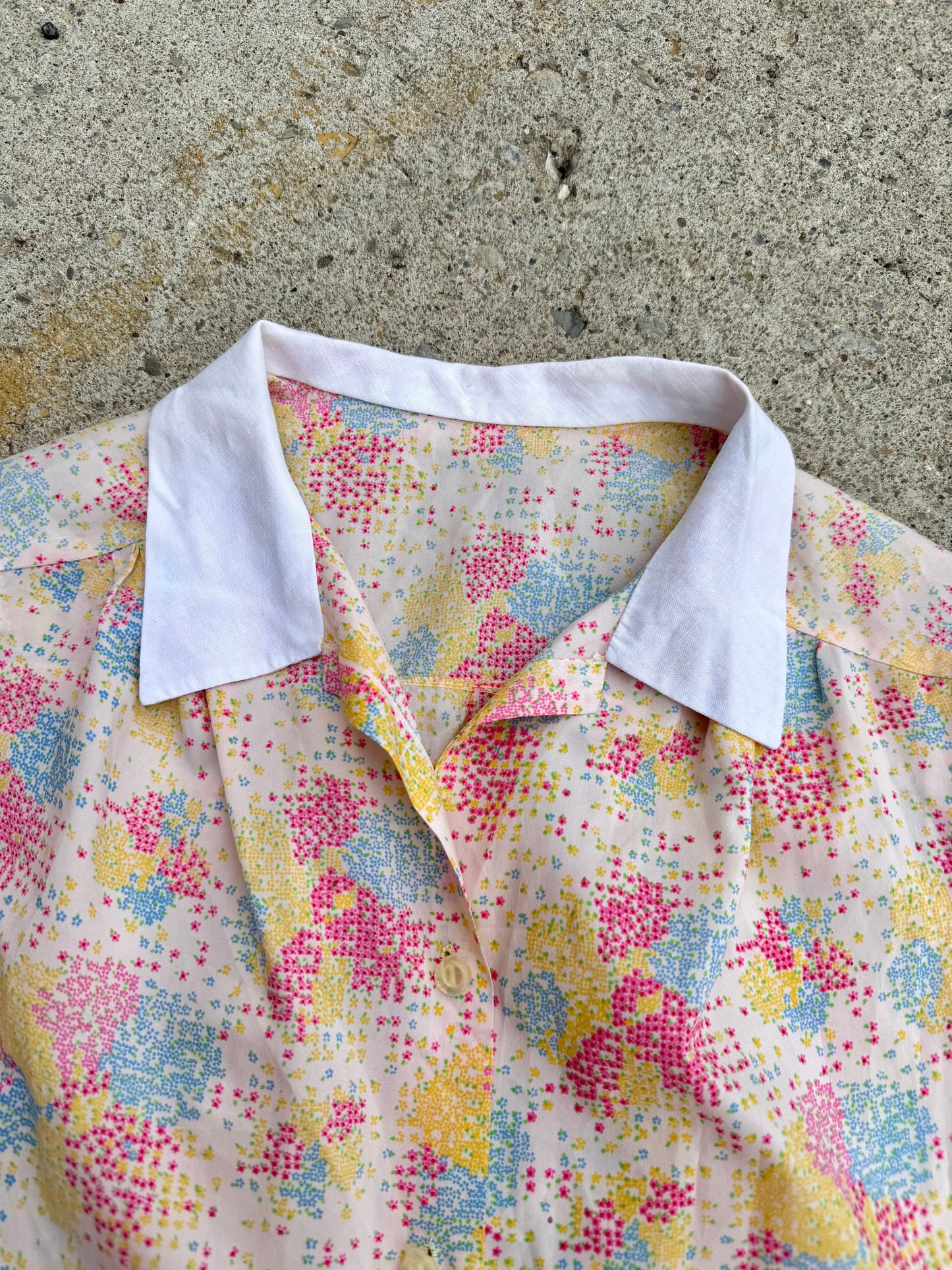 Vintage 1960s Multi-Color Pixel Floral Print Sleeveless Blouse | Large