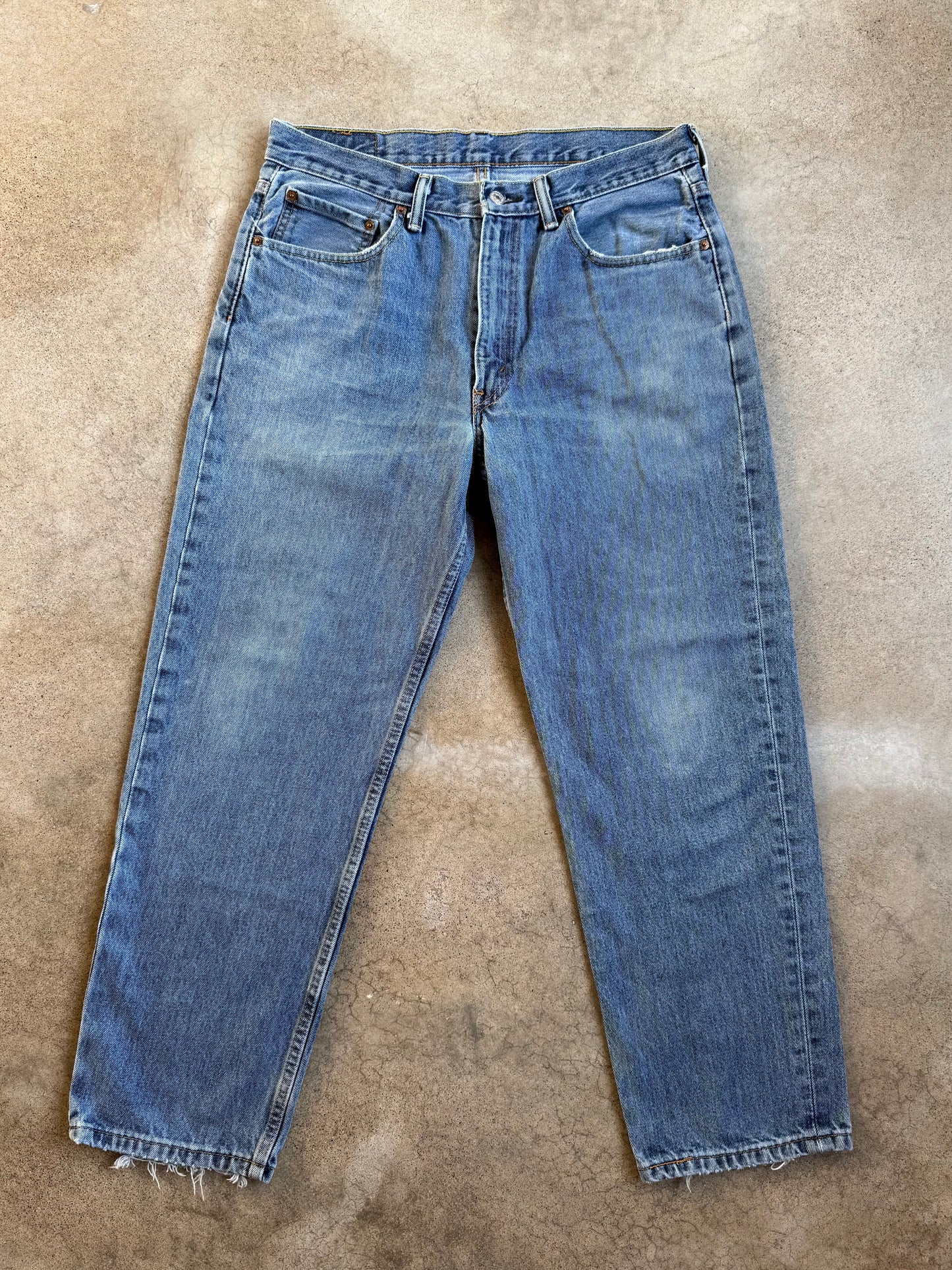 Levi's 550 Relaxed Fit Faded Medium Wash Jeans | 34x30