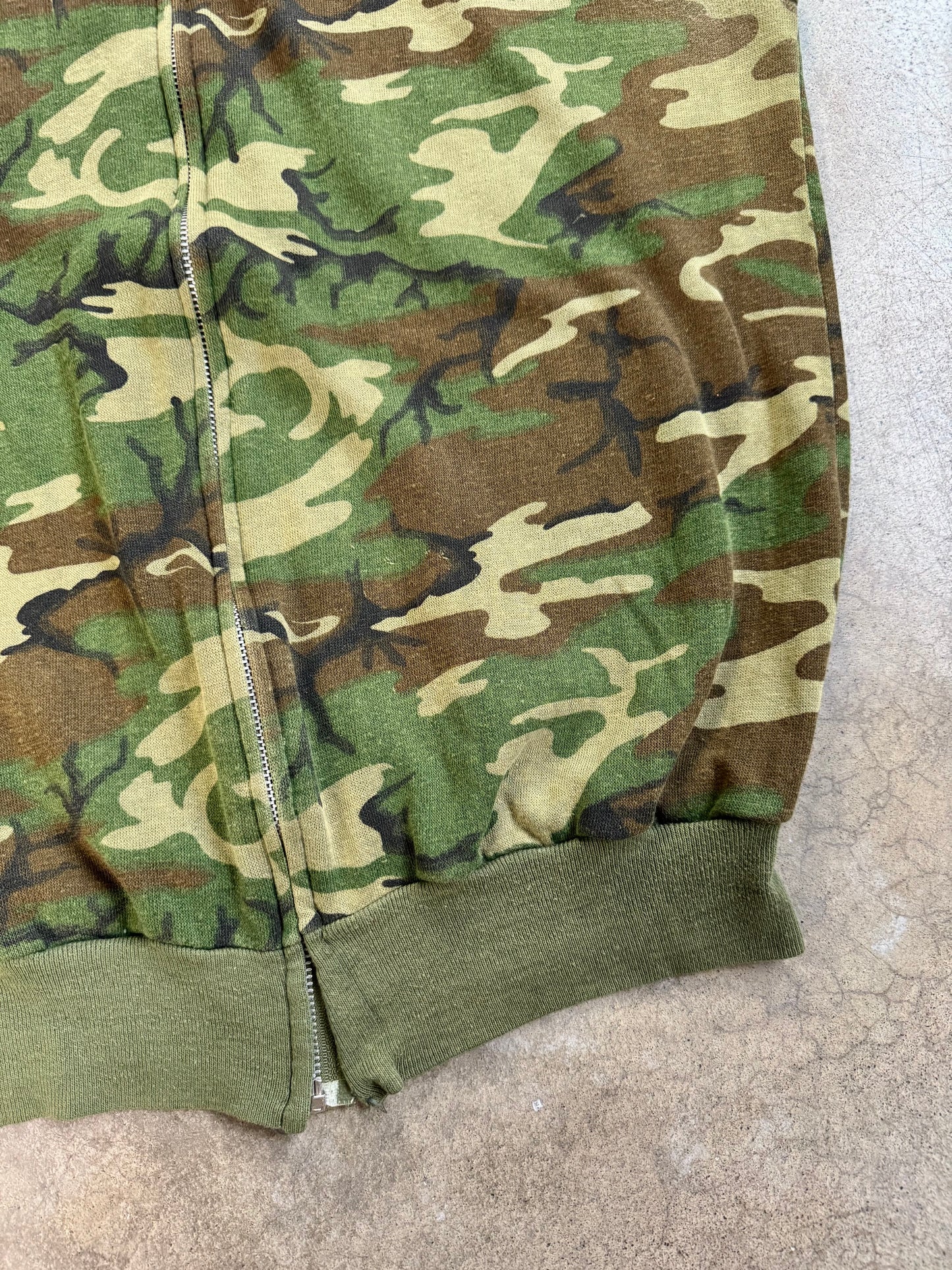 Vintage 1980s Green Camouflage Zip-Up Sweatshirt Vest | Large