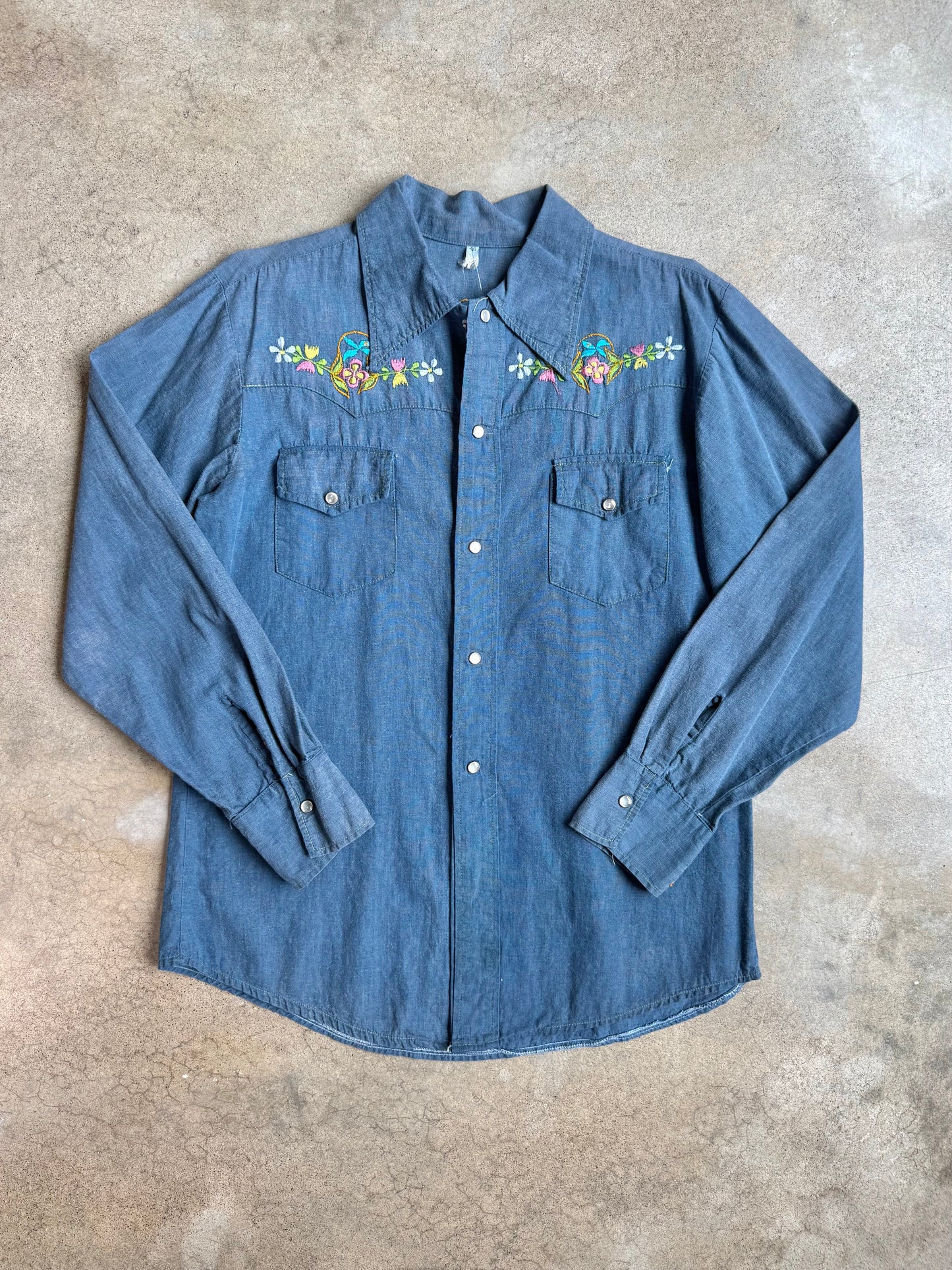 Vintage 1970s Floral Embroidered Pearl Snap Western Shirt | M/L