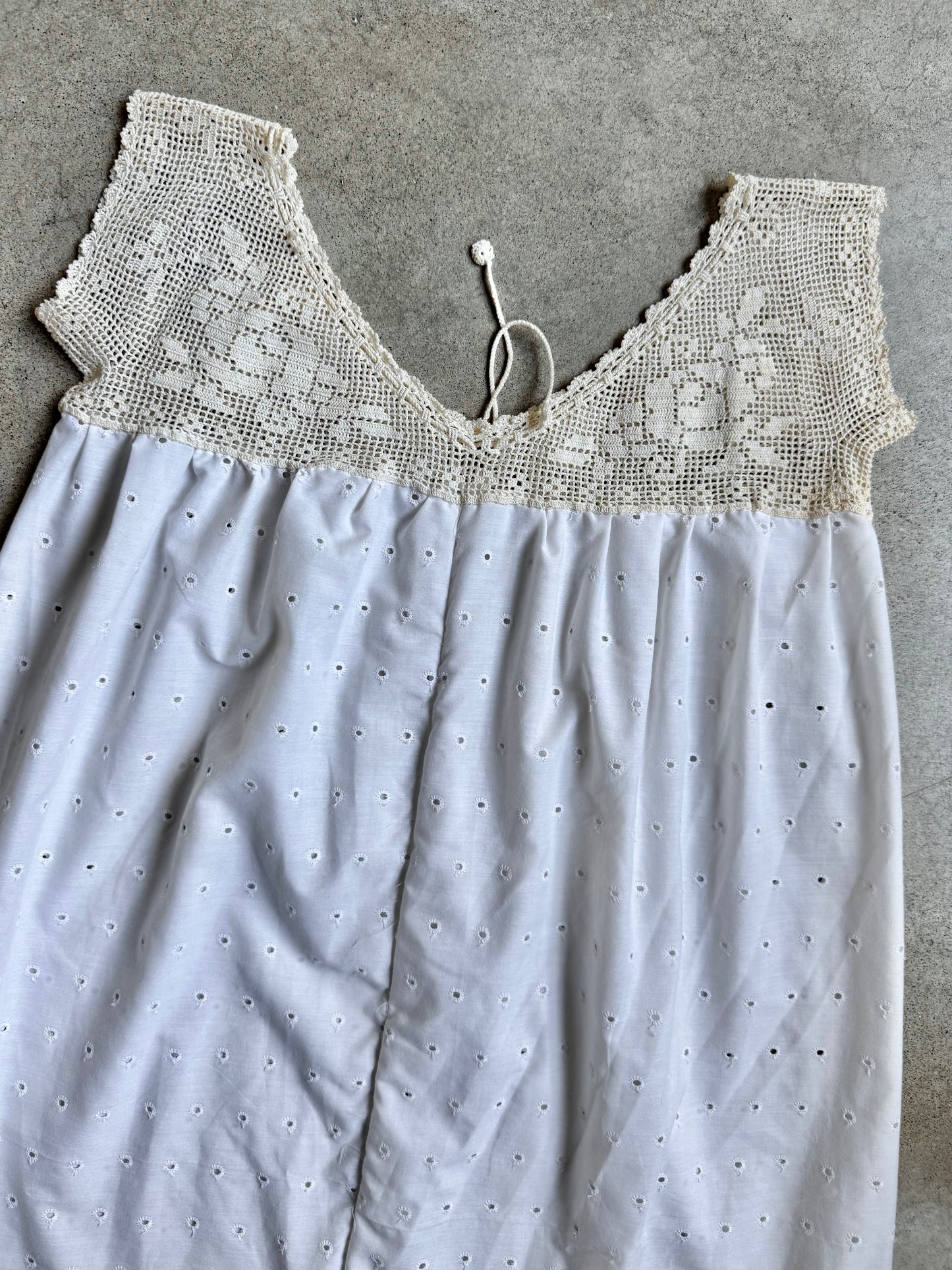 Antique Edwardian Crochet Yoke White Cotton Eyelet Nightgown | Medium