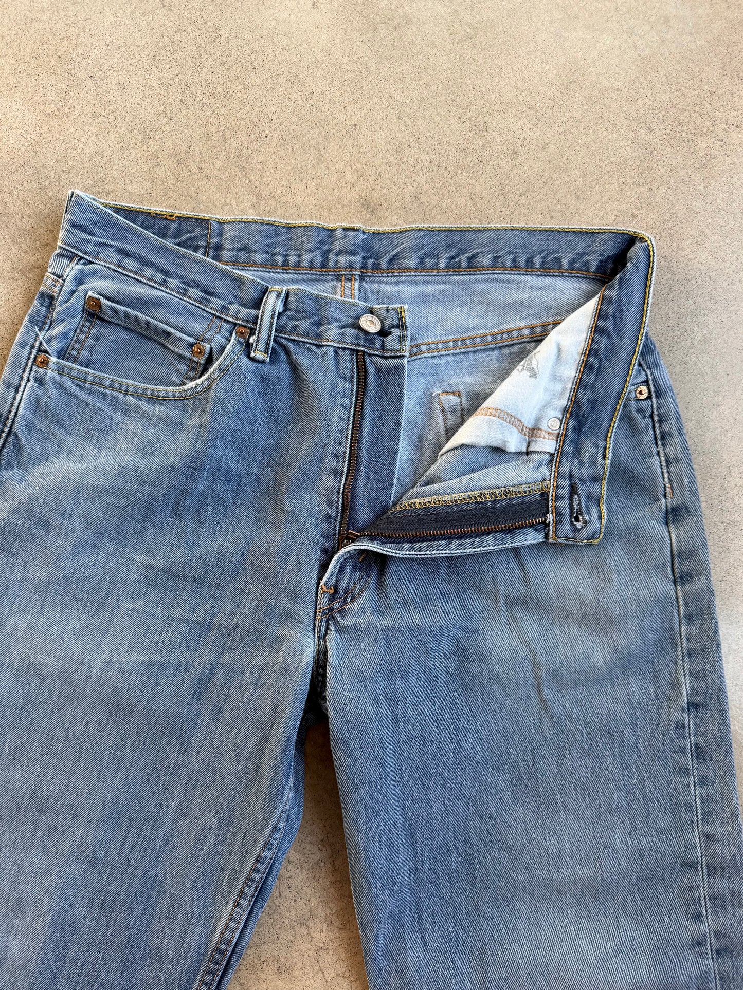 Levi's 550 Relaxed Fit Faded Medium Wash Jeans | 34x30
