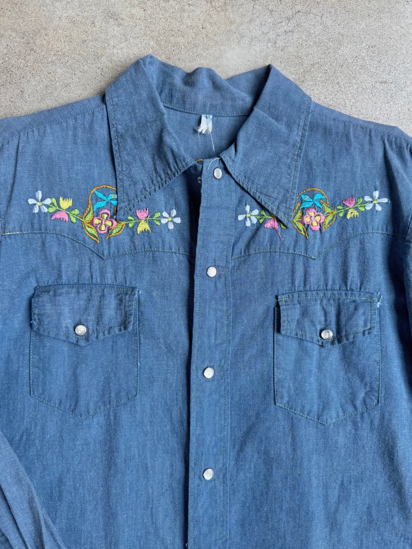 Vintage 1970s Floral Embroidered Pearl Snap Western Shirt | M/L