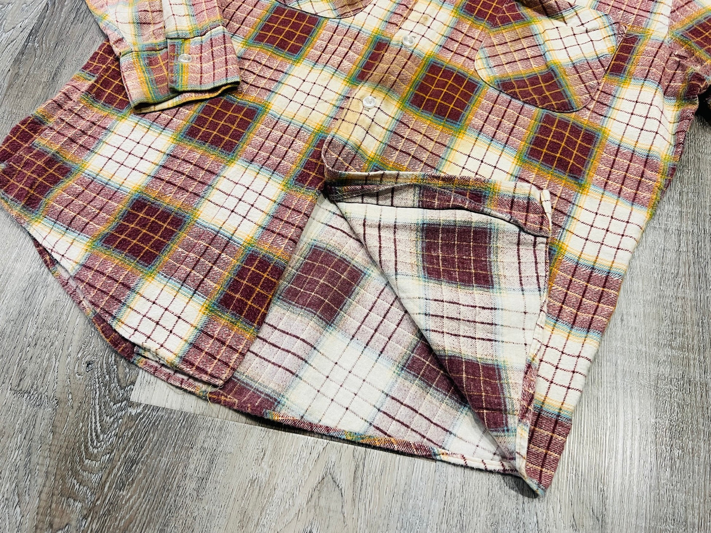Vintage 1970s Kingsport Worn Cotton Flannel Shirt | Medium