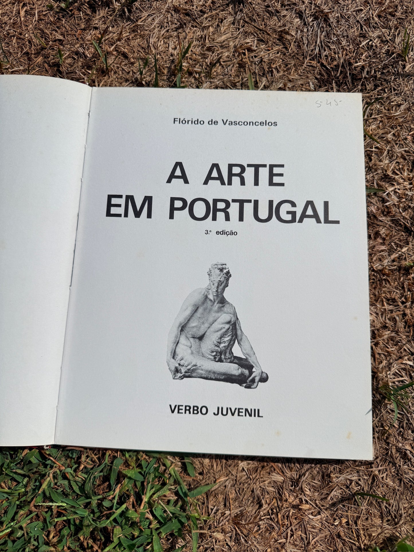 A Arte Em Portugal Hardcover Book