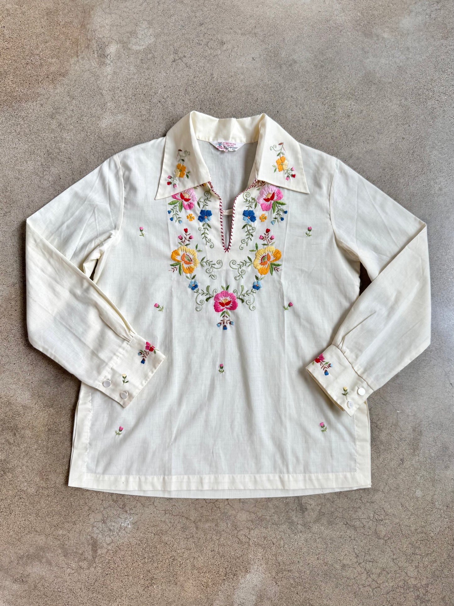 Vintage 1960s Daffodil Hand-Embroidered Floral Collared Shirt | Medium