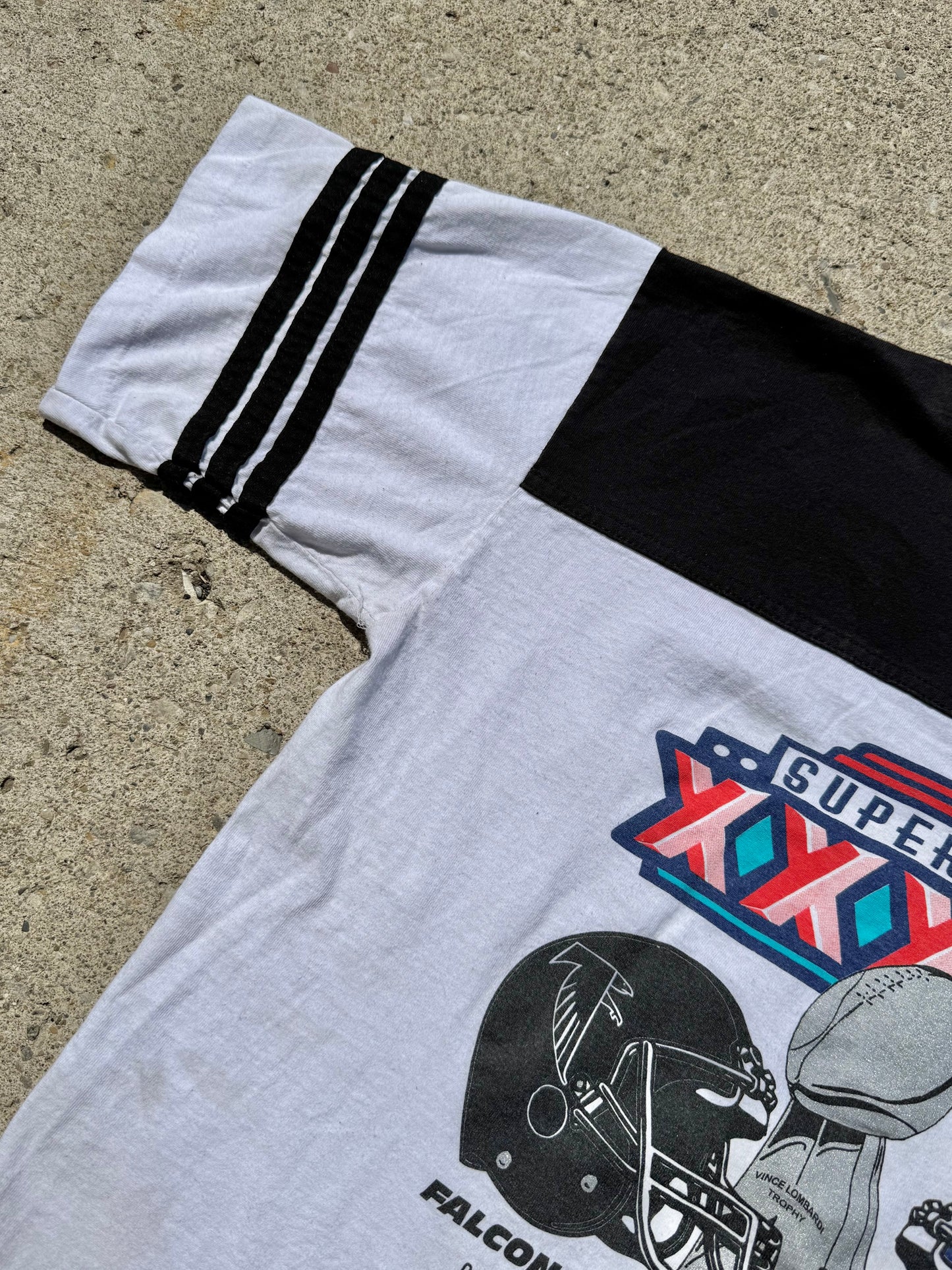 Vintage 1999 Superbowl Falcons + Broncos Tee | Large