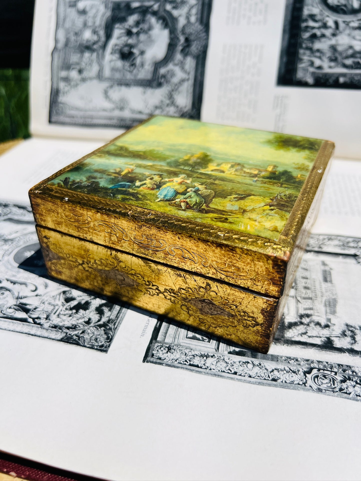 Vintage 1950s Gold Florentine Regency Landscape Trinket Box