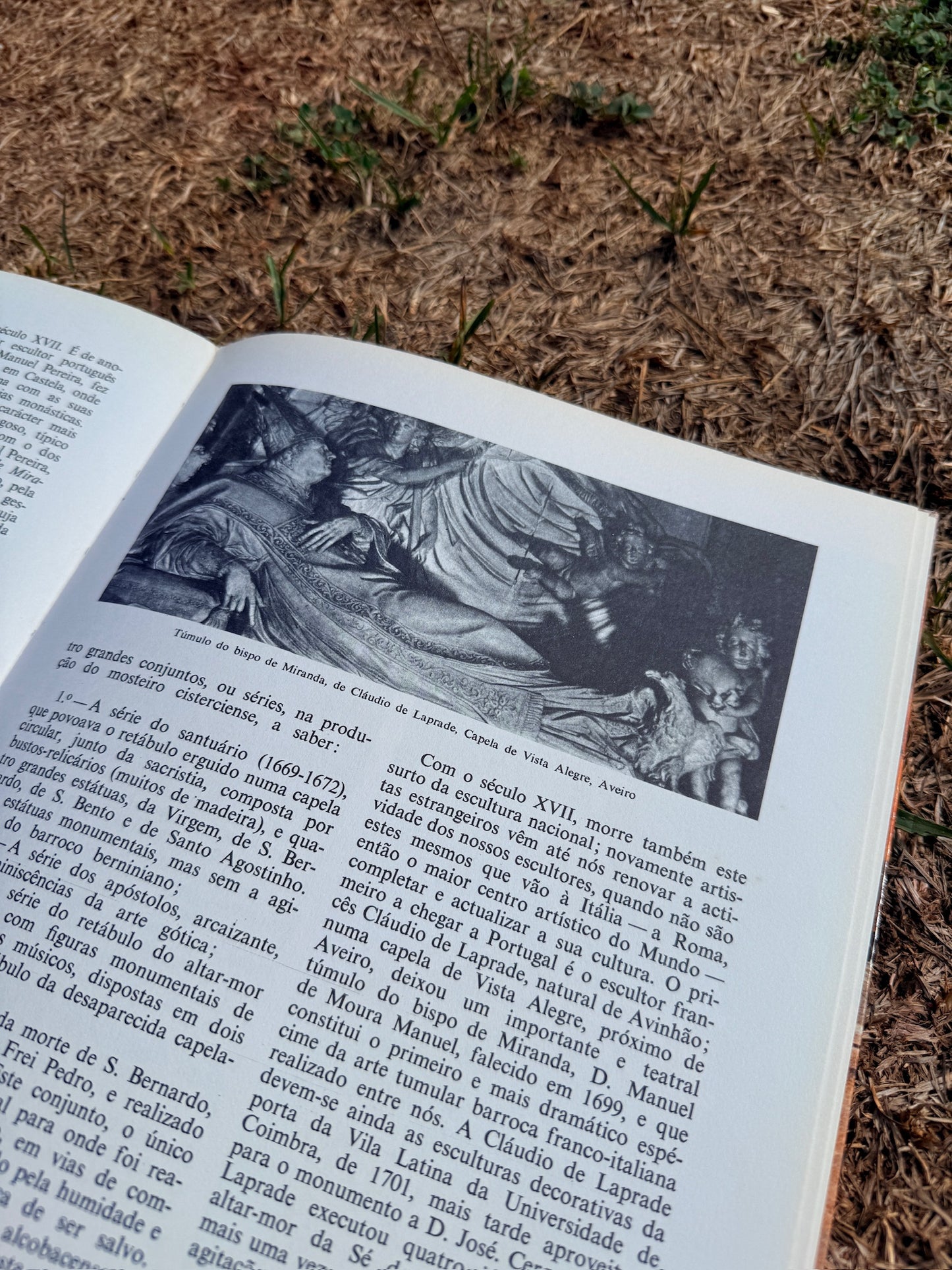 A Arte Em Portugal Hardcover Book