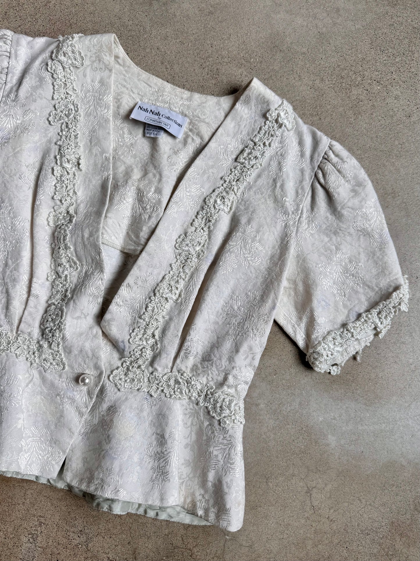 Vintage 1980s Nah Nah Collections by Jonathan Tait Ivory Floral Jacquard & Lace Short Sleeve Blazer | Small