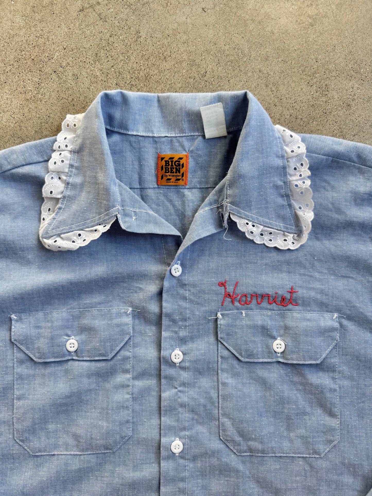 Vintage 1970s Big Ben Chainstitch Apple Acres “Harriet” Frilled Trim Chambray Work Shirt | Large