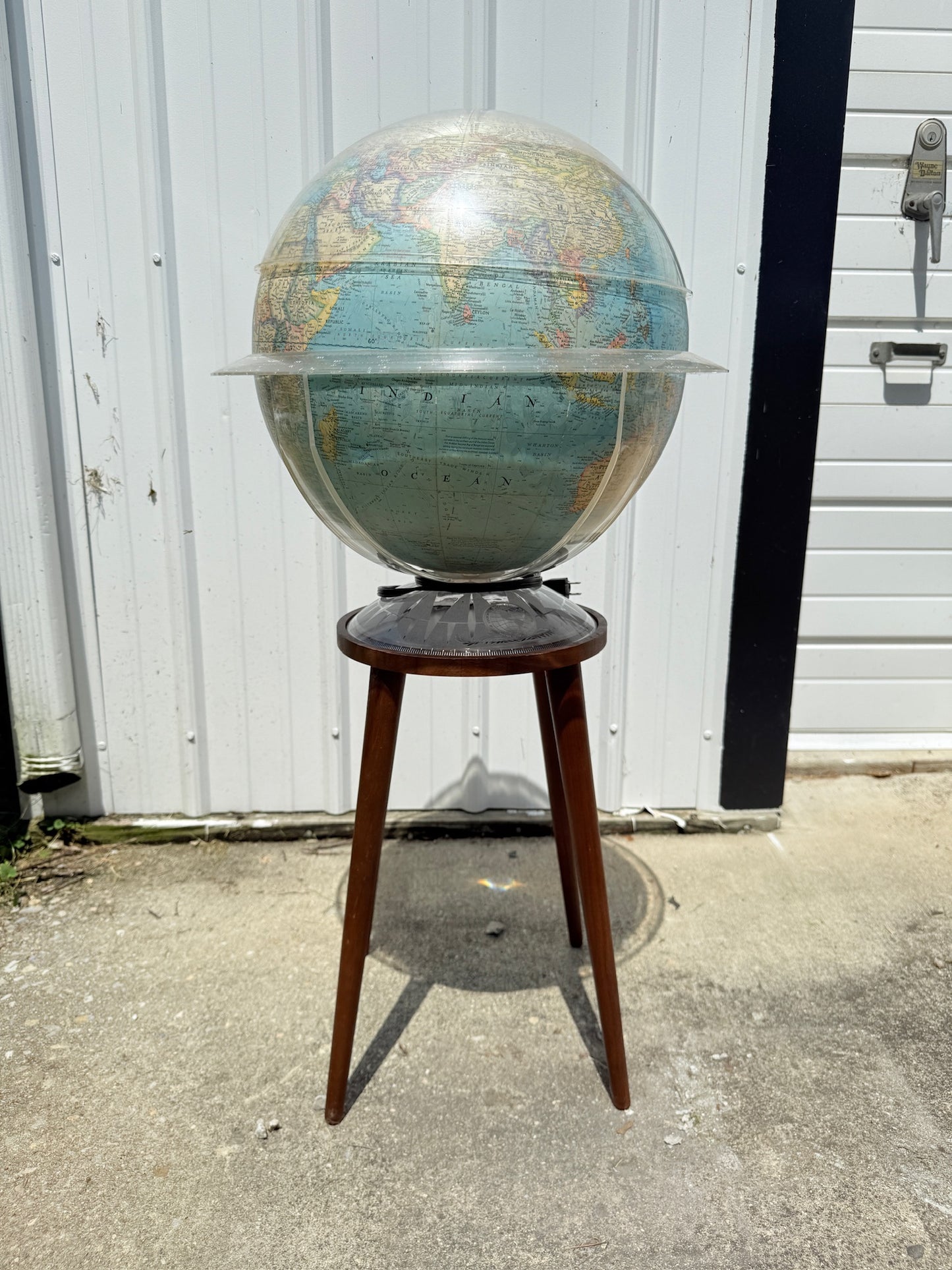 Vintage 1950s MCM National Geographic Society World Globe Lamp w/ Stand