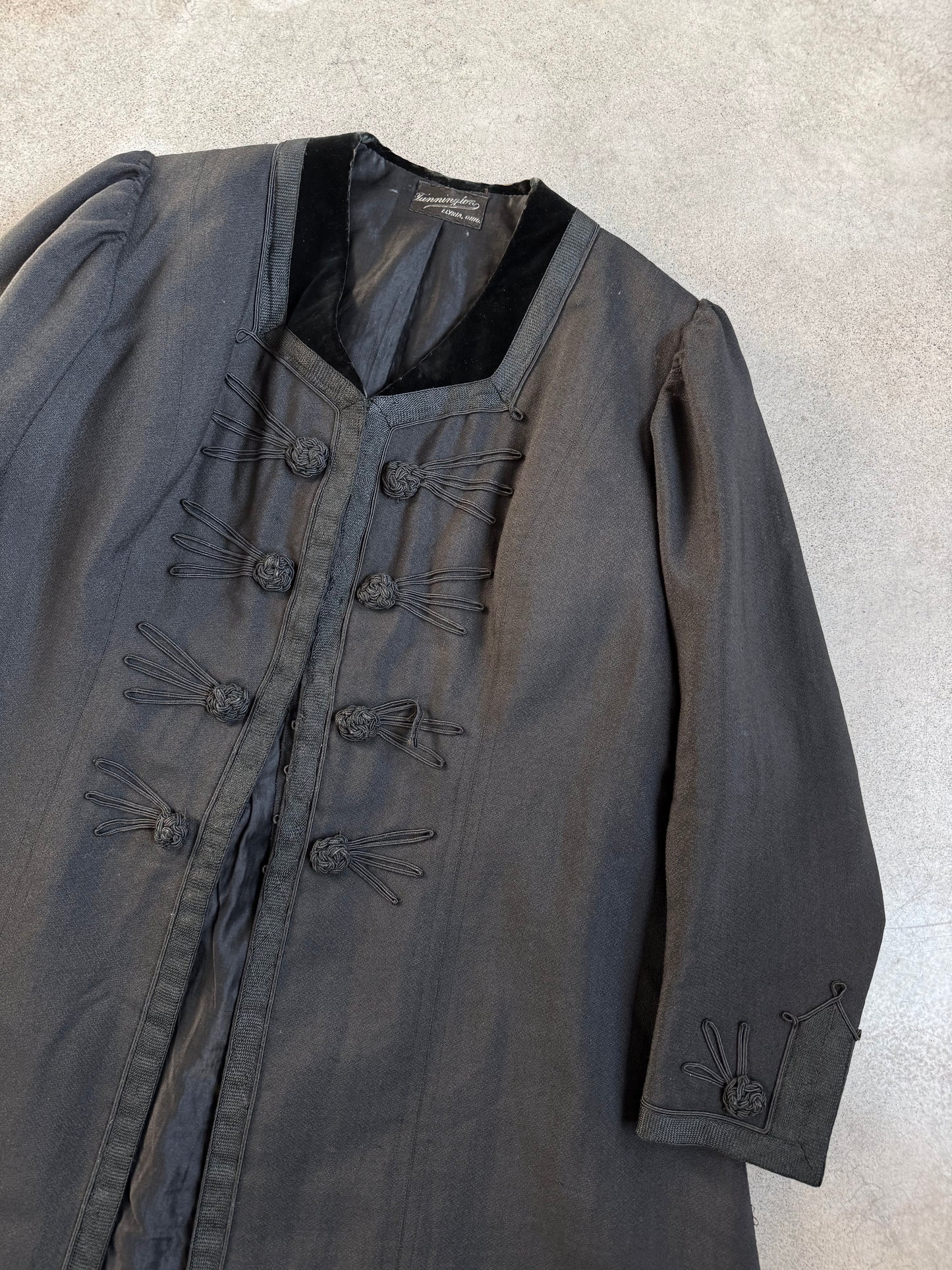 Antique 1890s Tunnington Velvet Collar Black Frock Coat | S/M