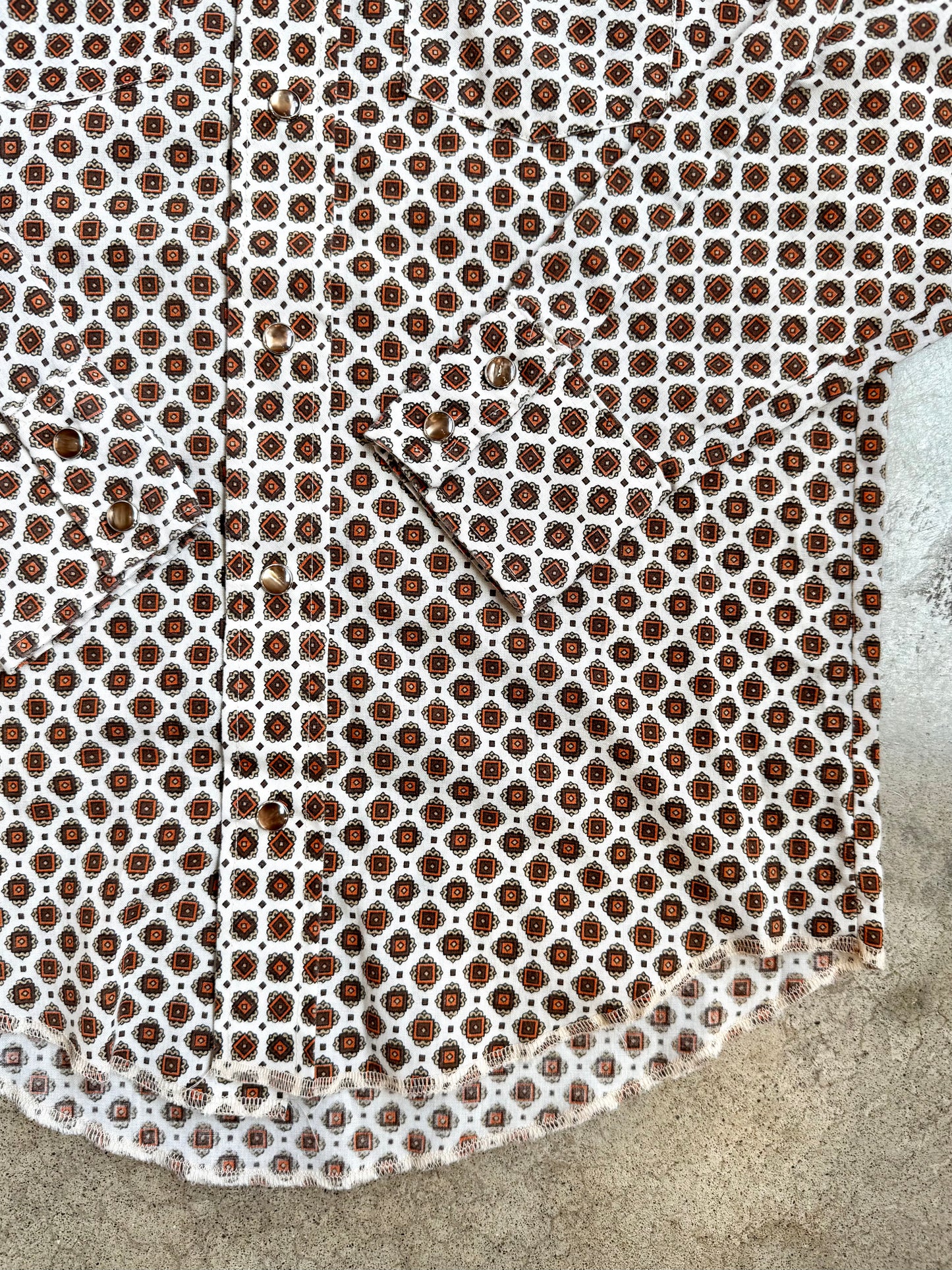 Vintage 1970s Wrangler White & Brown Medallion Print Pearl Snap Shirt | Youth 16