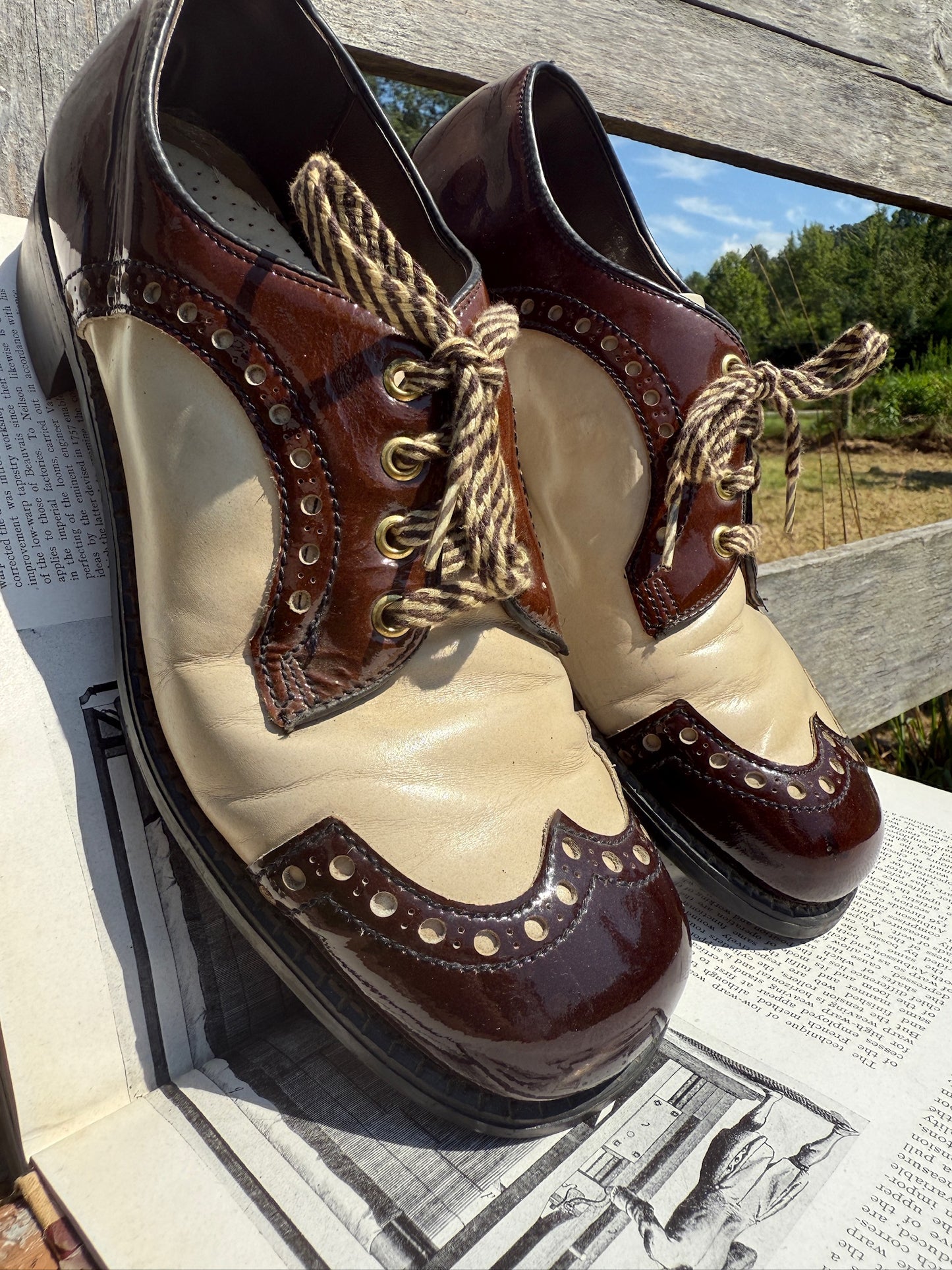 Vintage 1970s Patent Leather Two-Tone Oxford Shoes | Women’s 9.5