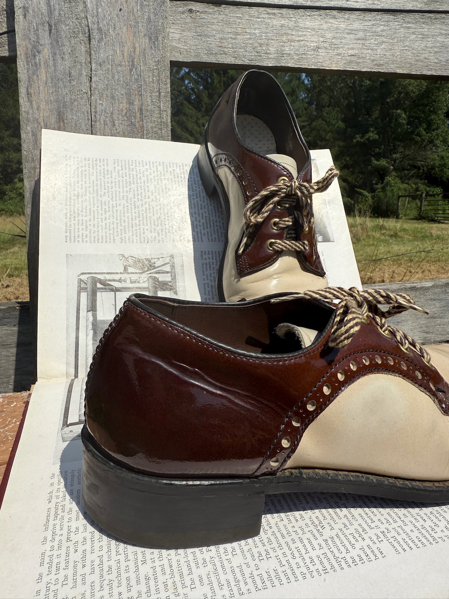 Vintage 1970s Patent Leather Two-Tone Oxford Shoes | Women’s 9.5