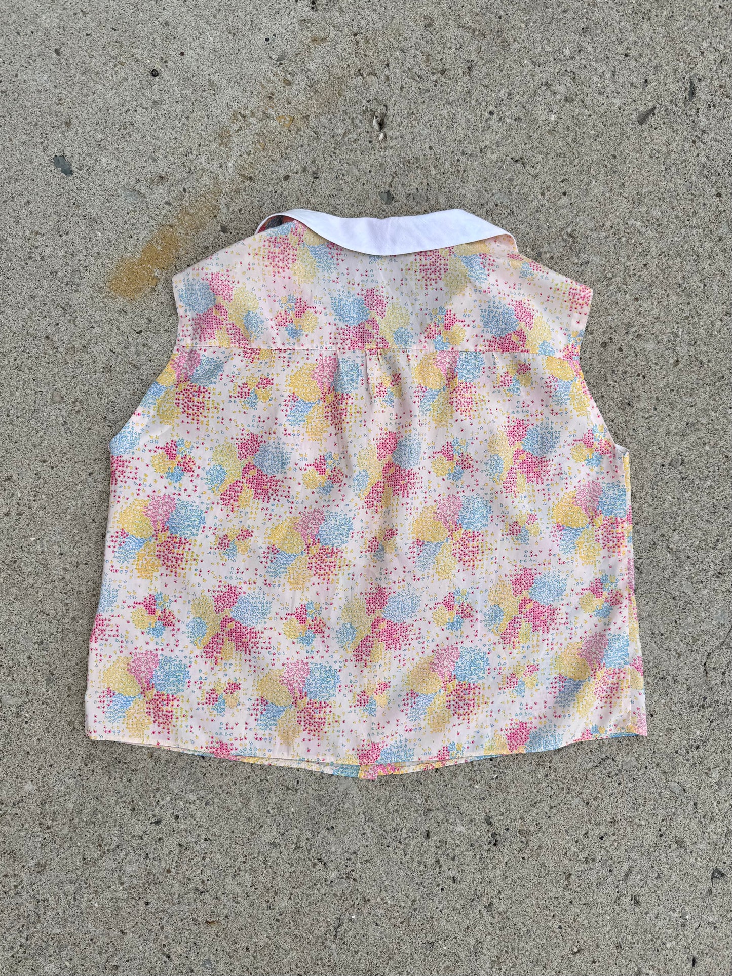 Vintage 1960s Multi-Color Pixel Floral Print Sleeveless Blouse | Large