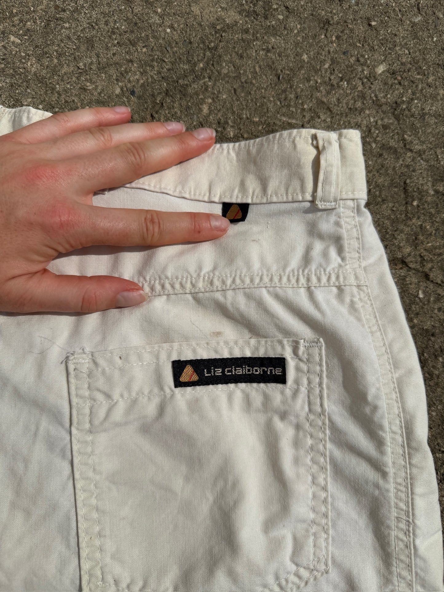 Vintage 1990s Liz Claiborne Cream High-Waist Pleated Cotton Shorts | Waist 28”
