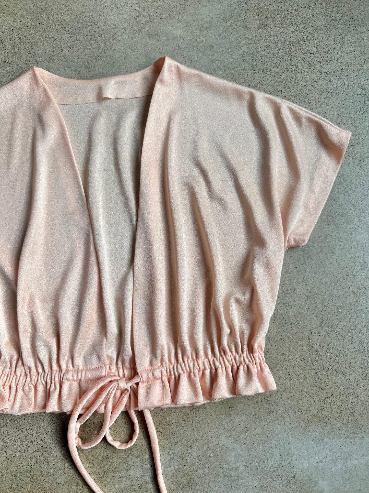 Vintage 1970s Toni Todd Peach V-Neck Ruffle Hem Tie Top | Small