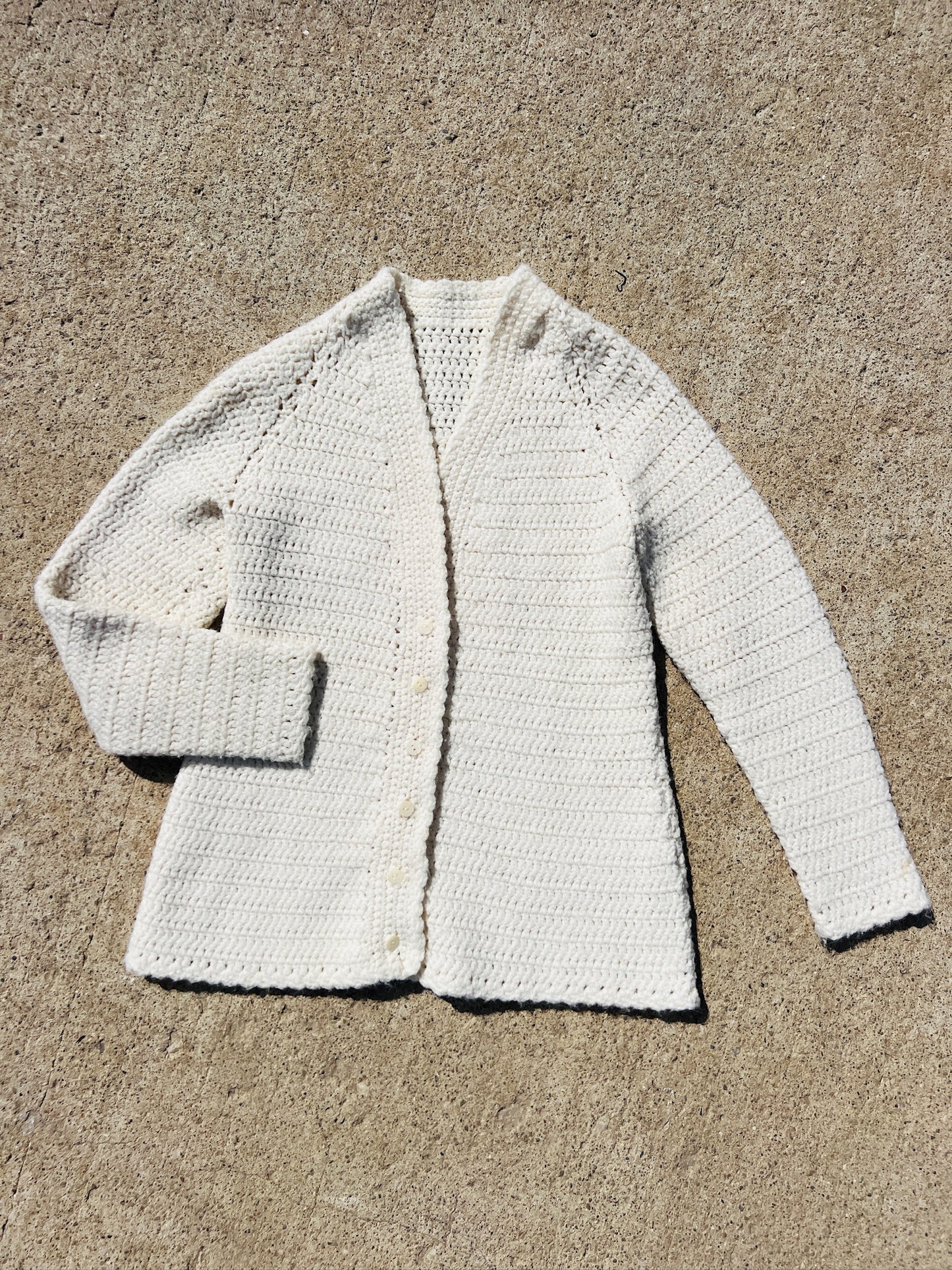 Vintage 1960s Handmade Crochet Ivory Cardigan | XS/S