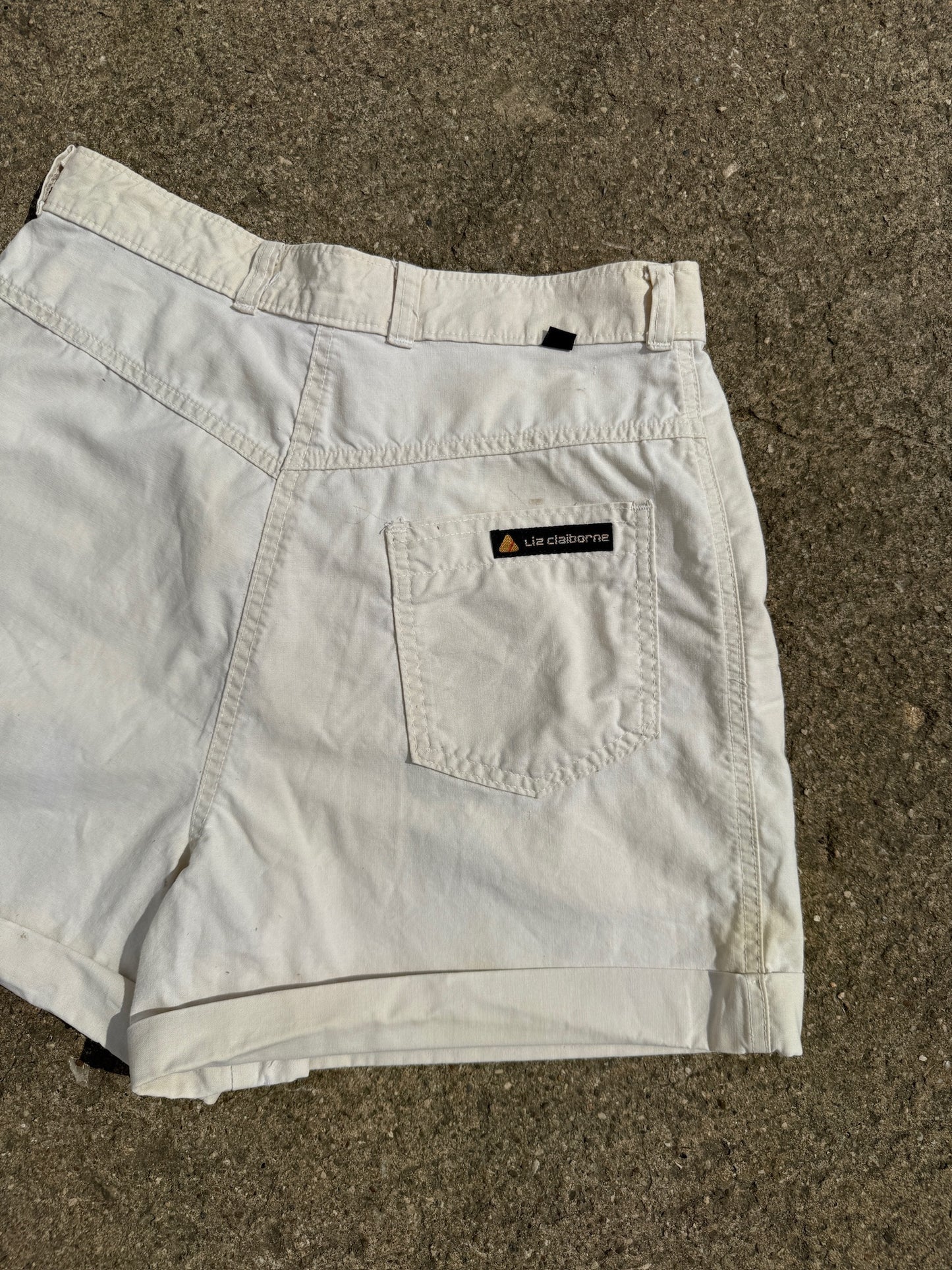 Vintage 1990s Liz Claiborne Cream High-Waist Pleated Cotton Shorts | Waist 28”