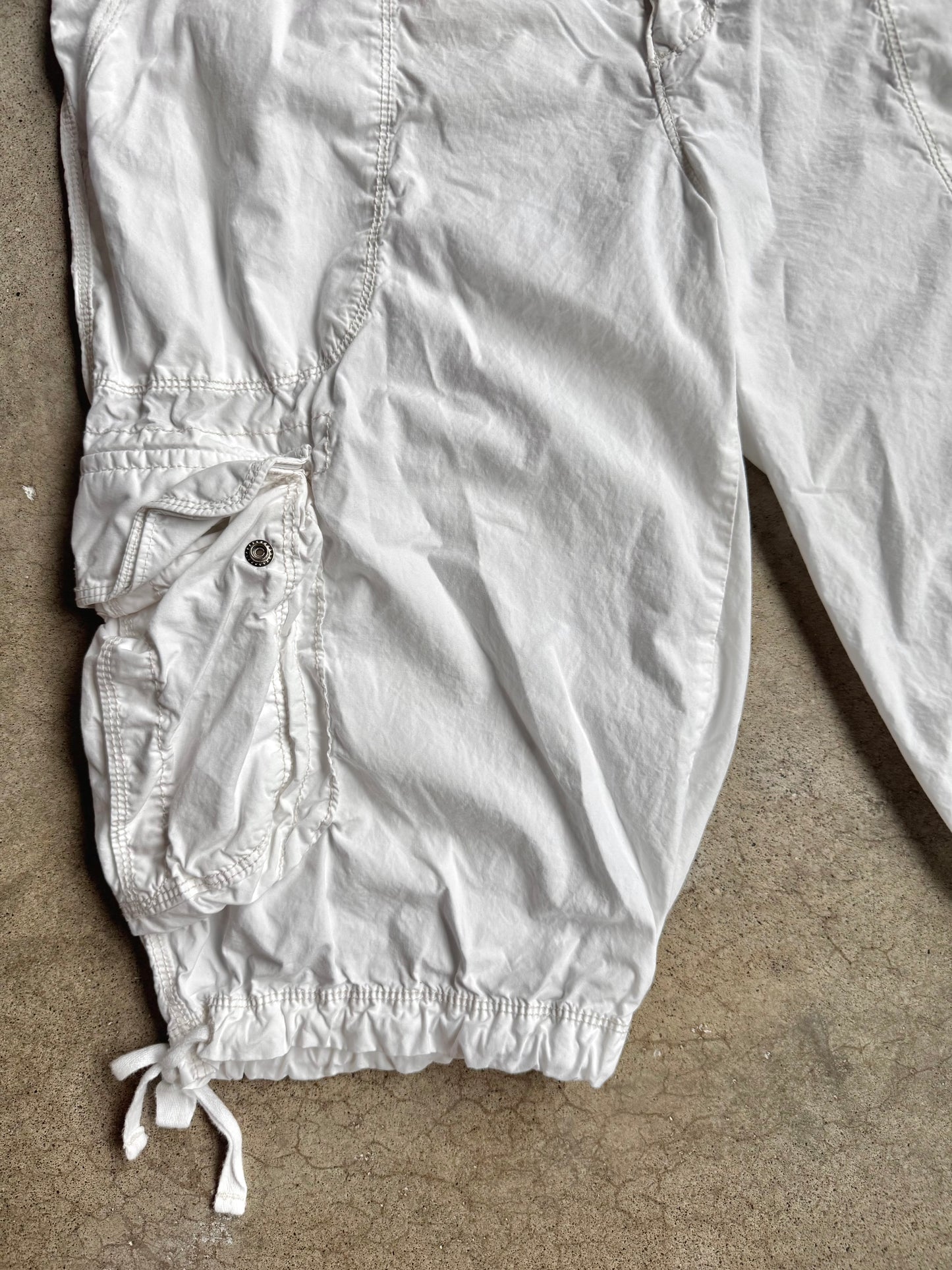 2000s Polo Jeans Co. White Cotton Cargo Capris | M/L