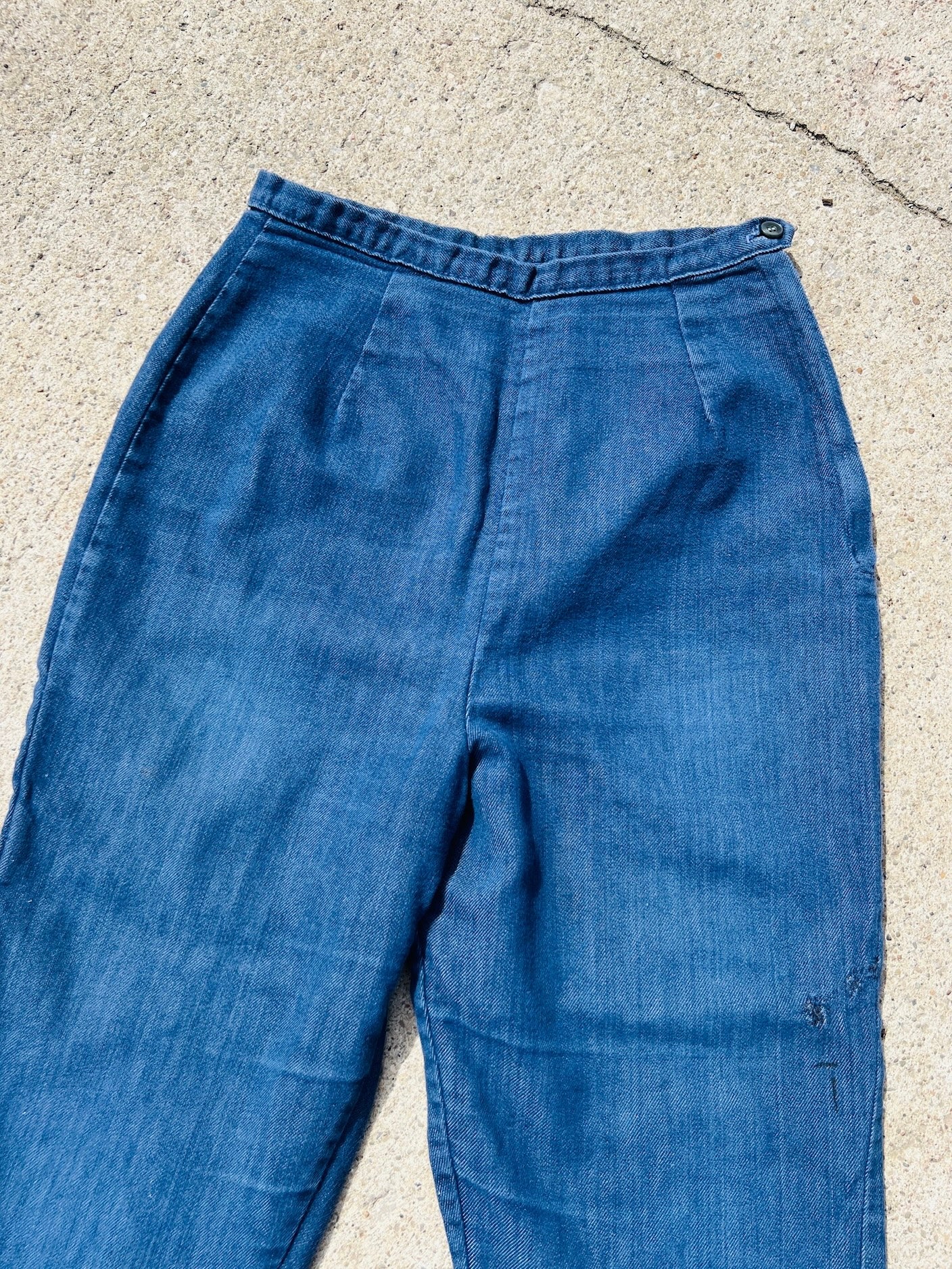 Vintage 1950s Dark Denim Pedal Pusher Pants | Small