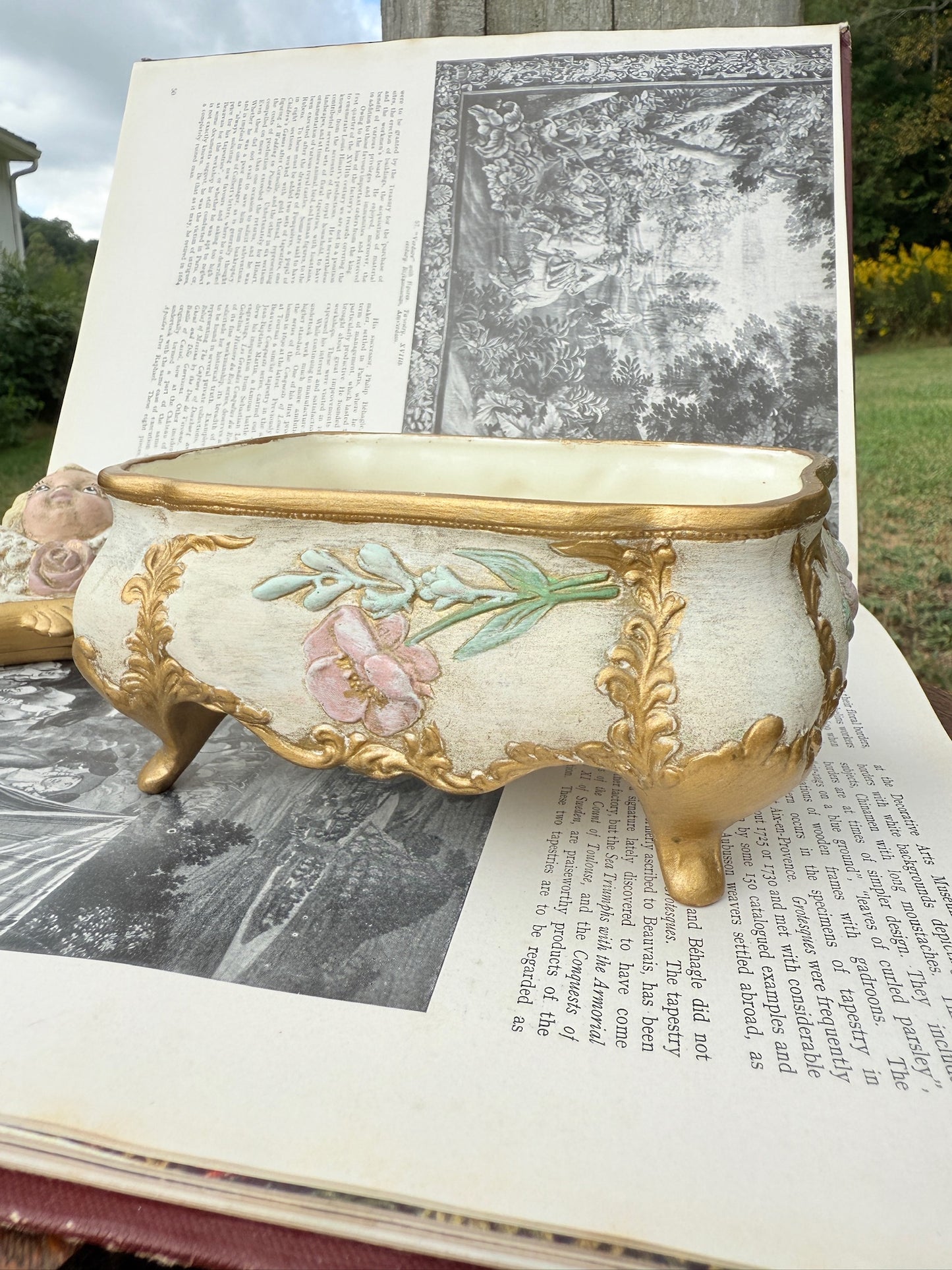 Vintage 1950s Ceramic Cherub Angel Footed Trinket Box