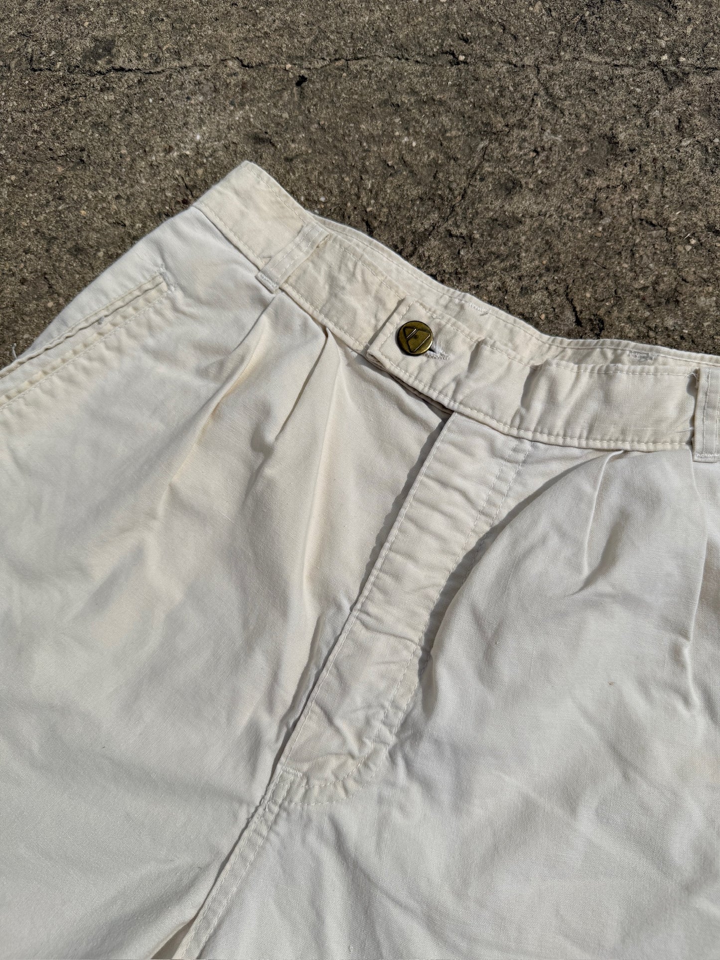Vintage 1990s Liz Claiborne Cream High-Waist Pleated Cotton Shorts | Waist 28”