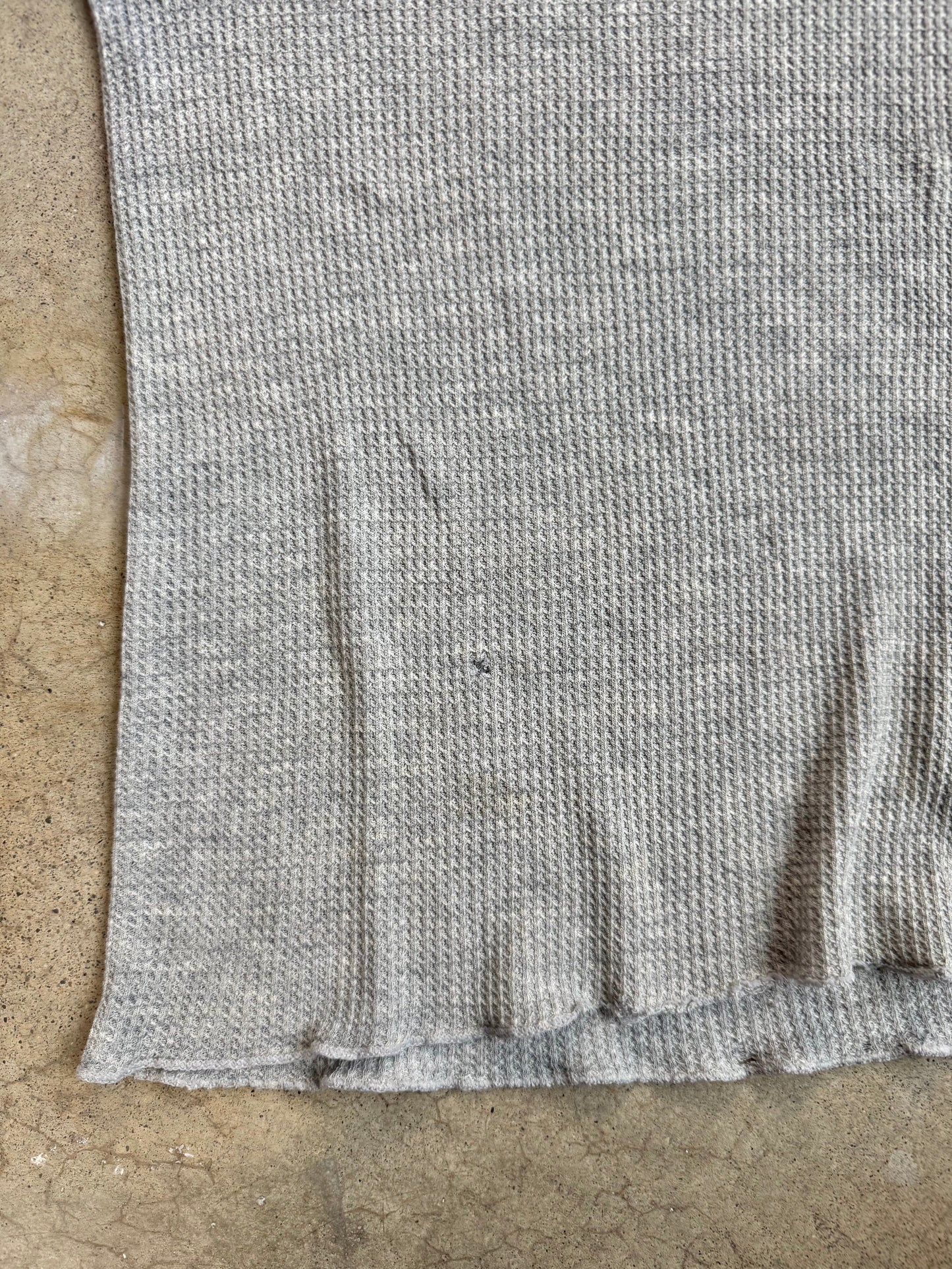 Vintage 1970s Distressed Grey Waffle Knit Thermal | S/M