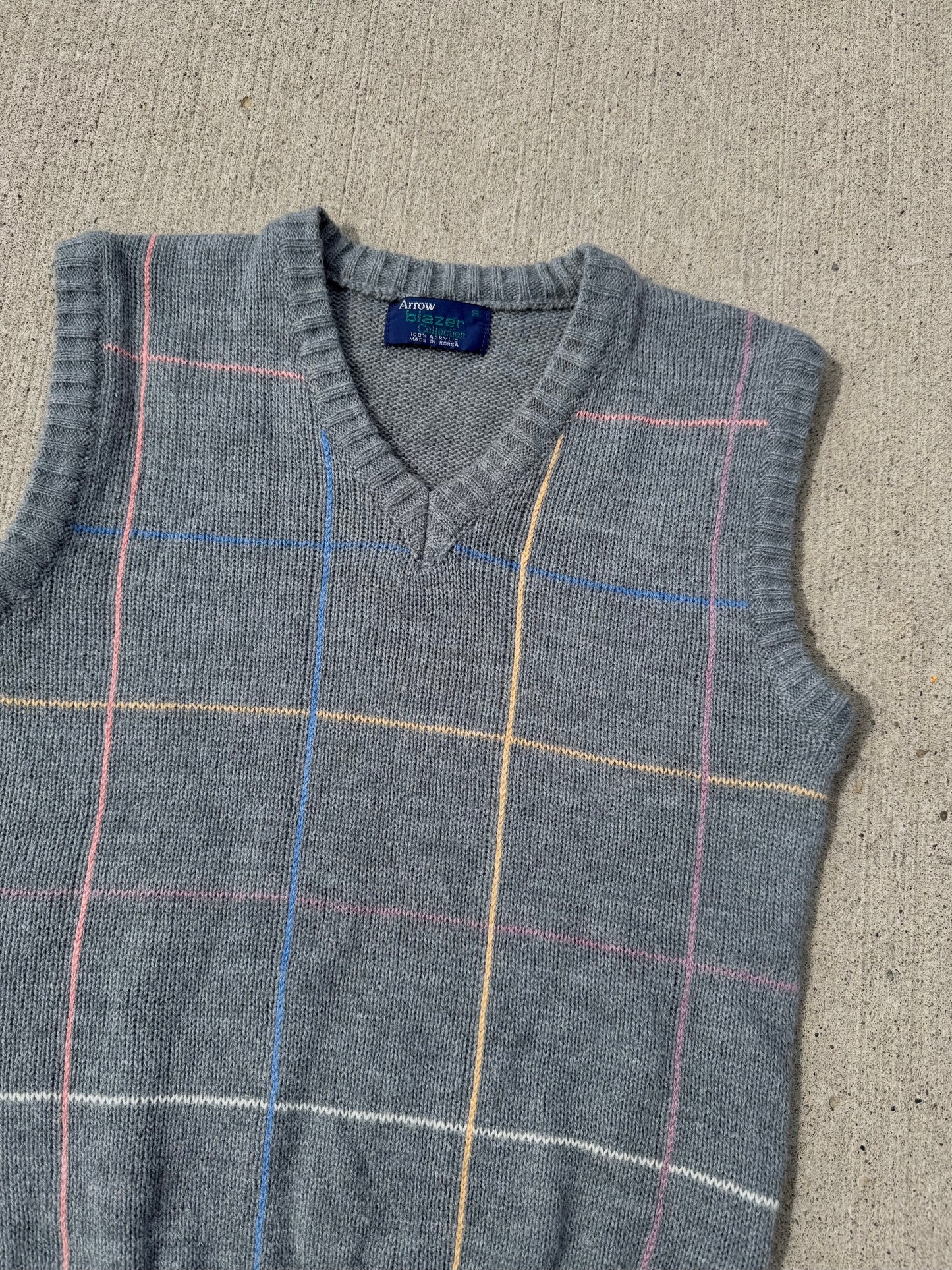 Vintage 1980s Arrow Grey Acrylic Knit Sweater Vest | Small