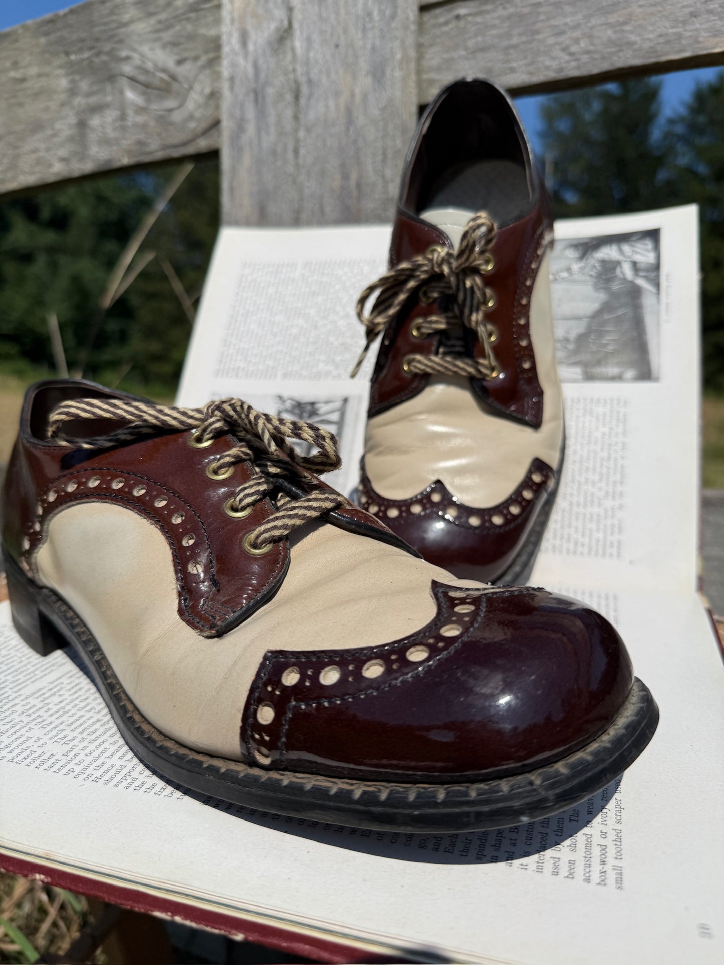 Vintage 1970s Patent Leather Two-Tone Oxford Shoes | Women’s 9.5