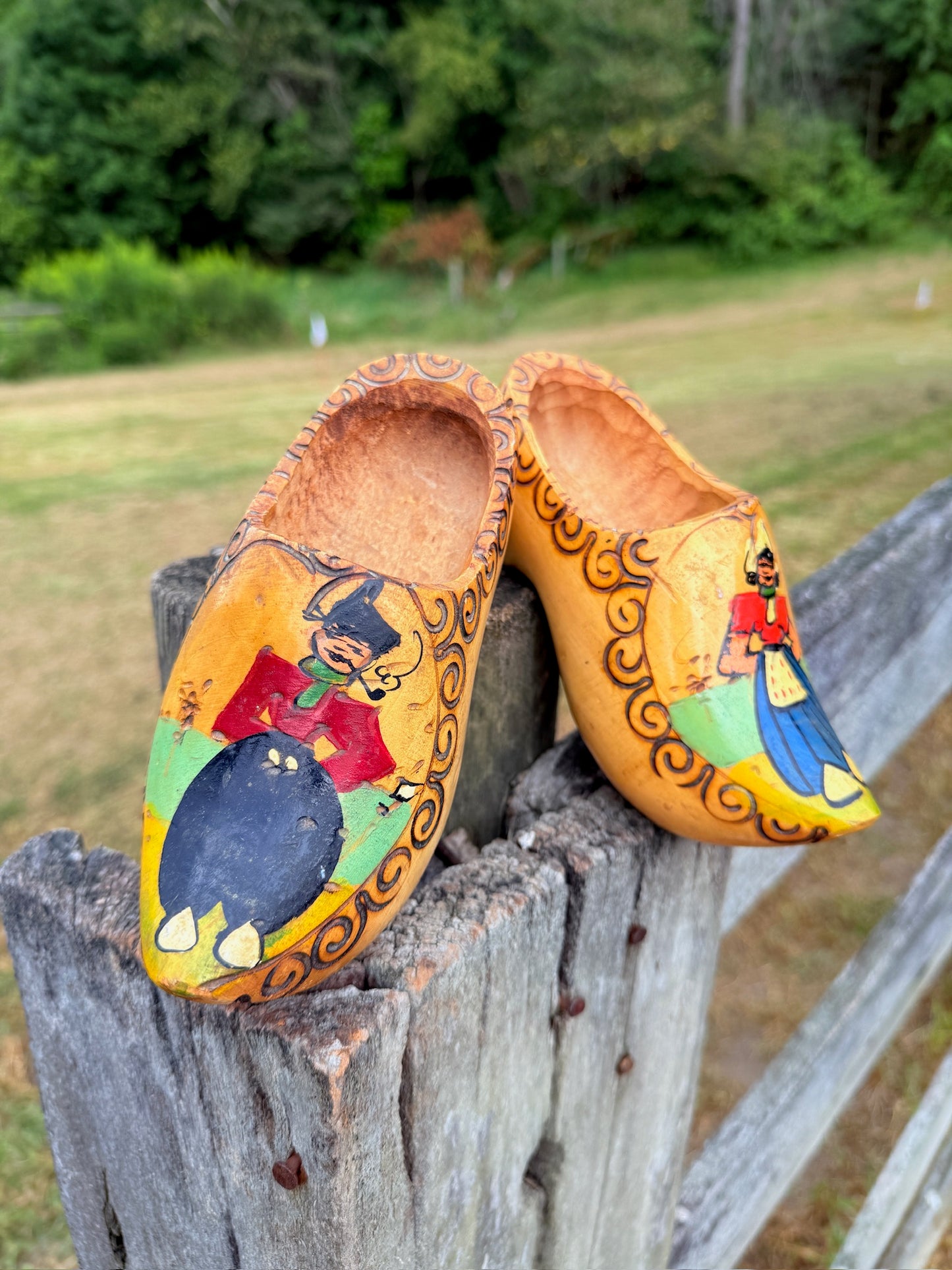 Vintage 1950s/60s Wooden Dutch Hand-Painted Clog Wall Hanging Set