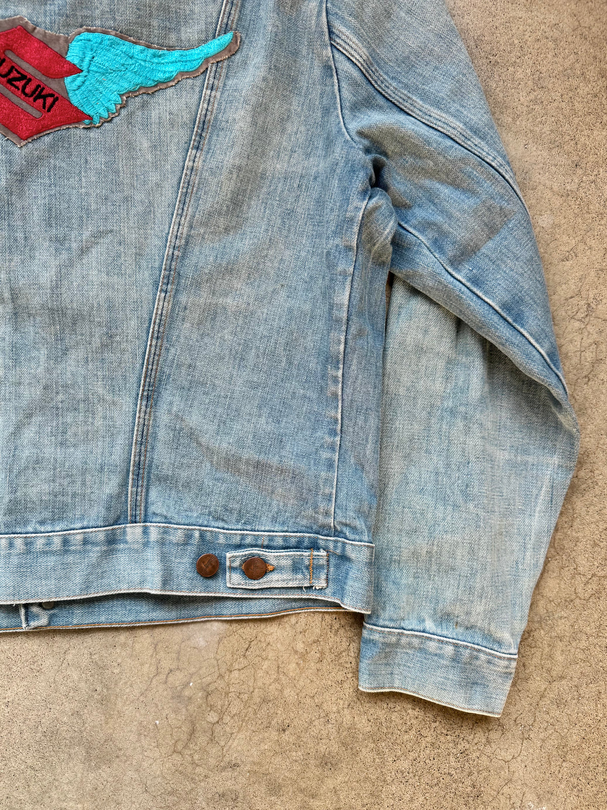 Vintage 1970s/80s Wrangler Light Wash Denim Jacket w/ Suzuki Patch | Large
