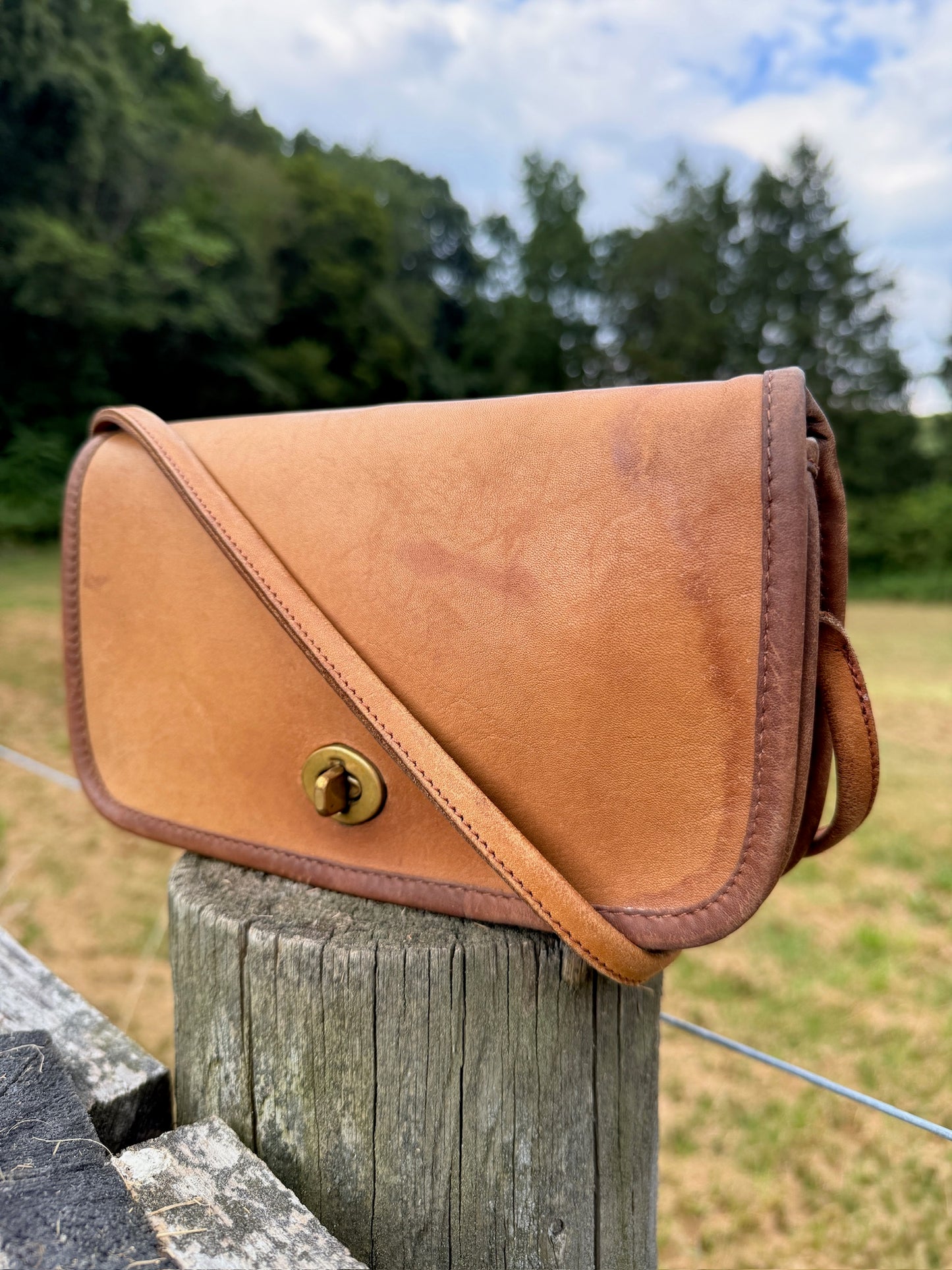 Vintage 1970s Coach Dinky Bag NYC | British Tan Style No. 9375