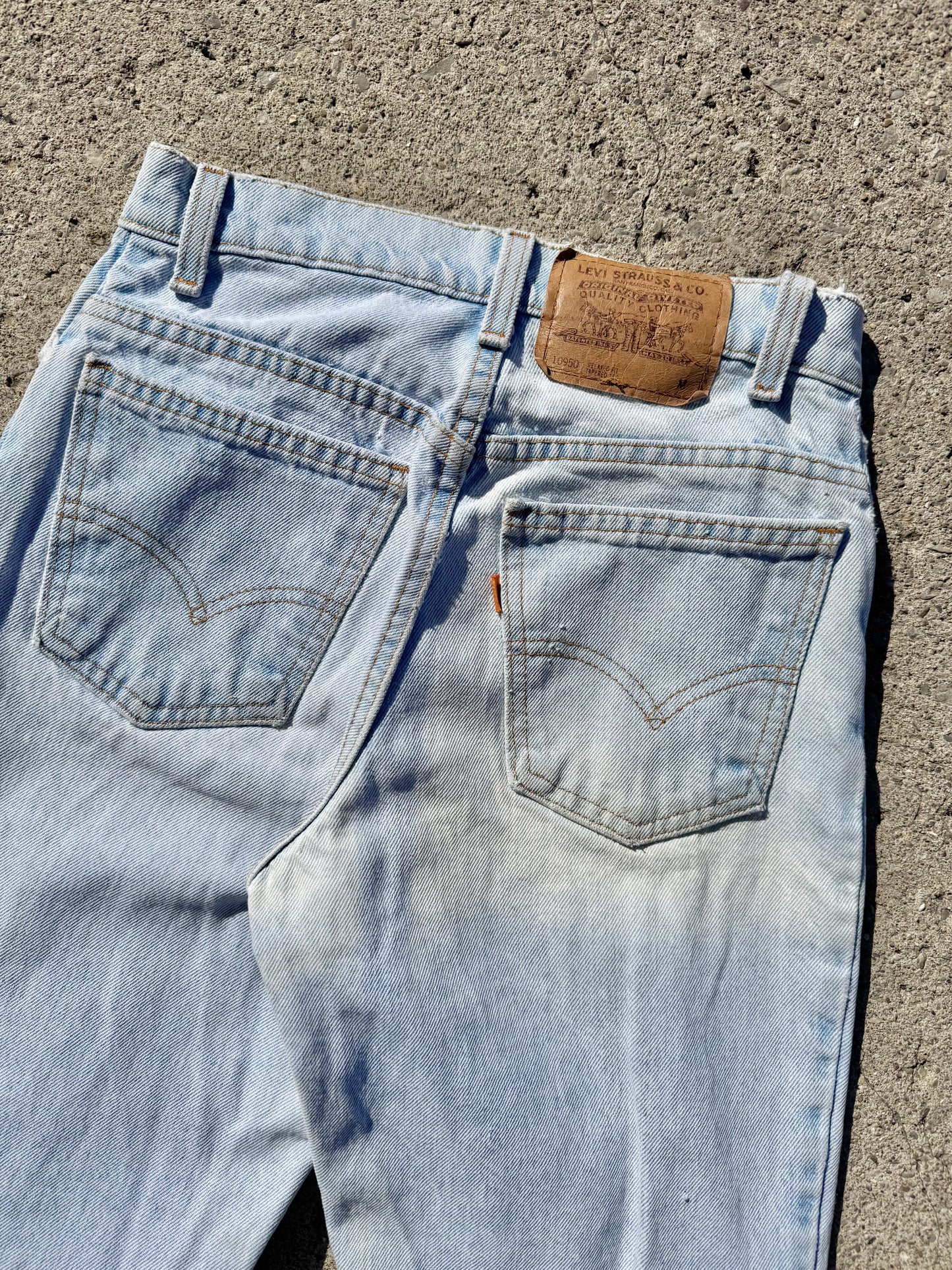 Vintage Levi’s 950 Orange Tab Light Wash Jeans | Waist 26”