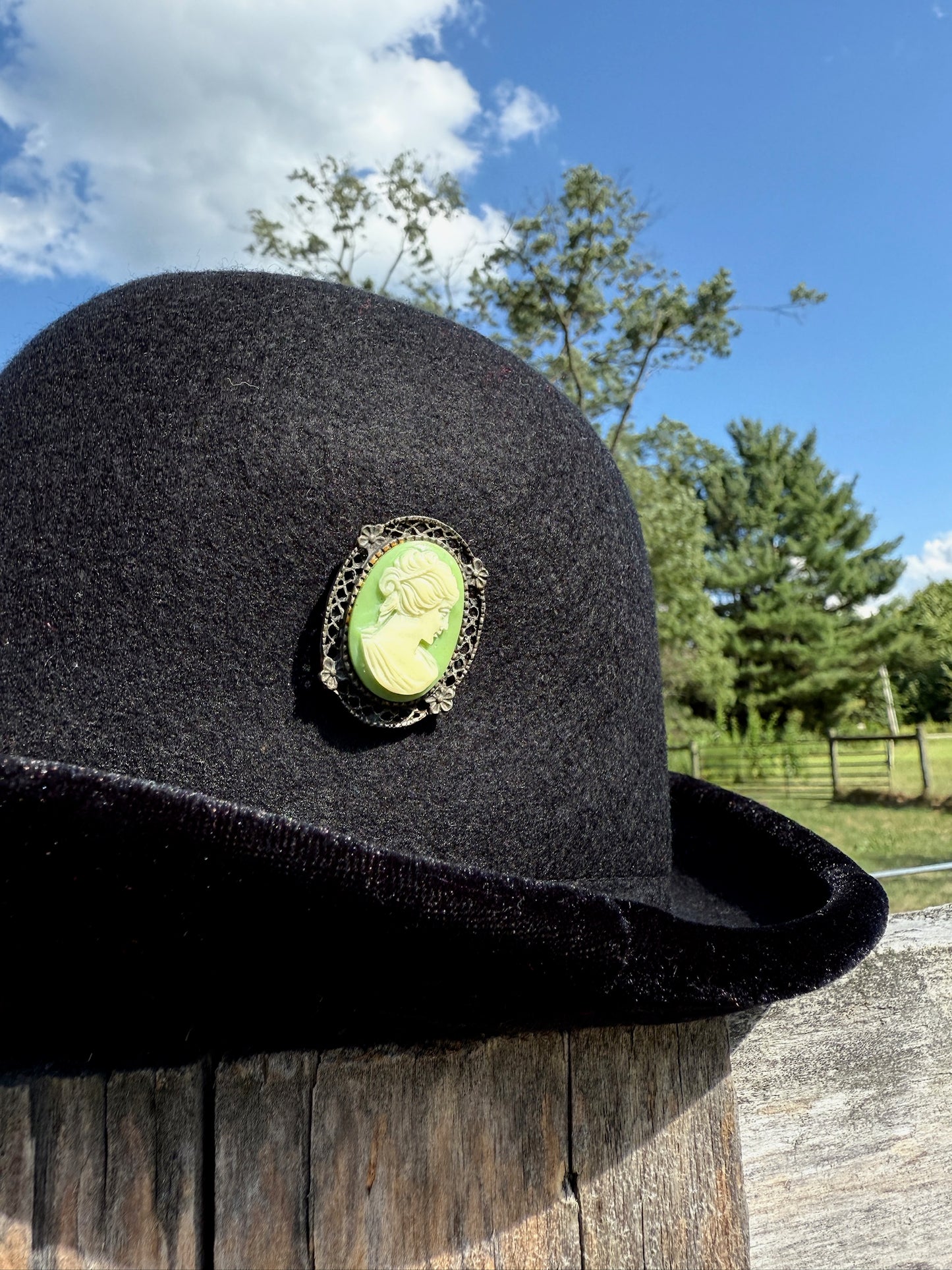 Vintage 1980s Black Felted Wool Cameo Brooch Hat