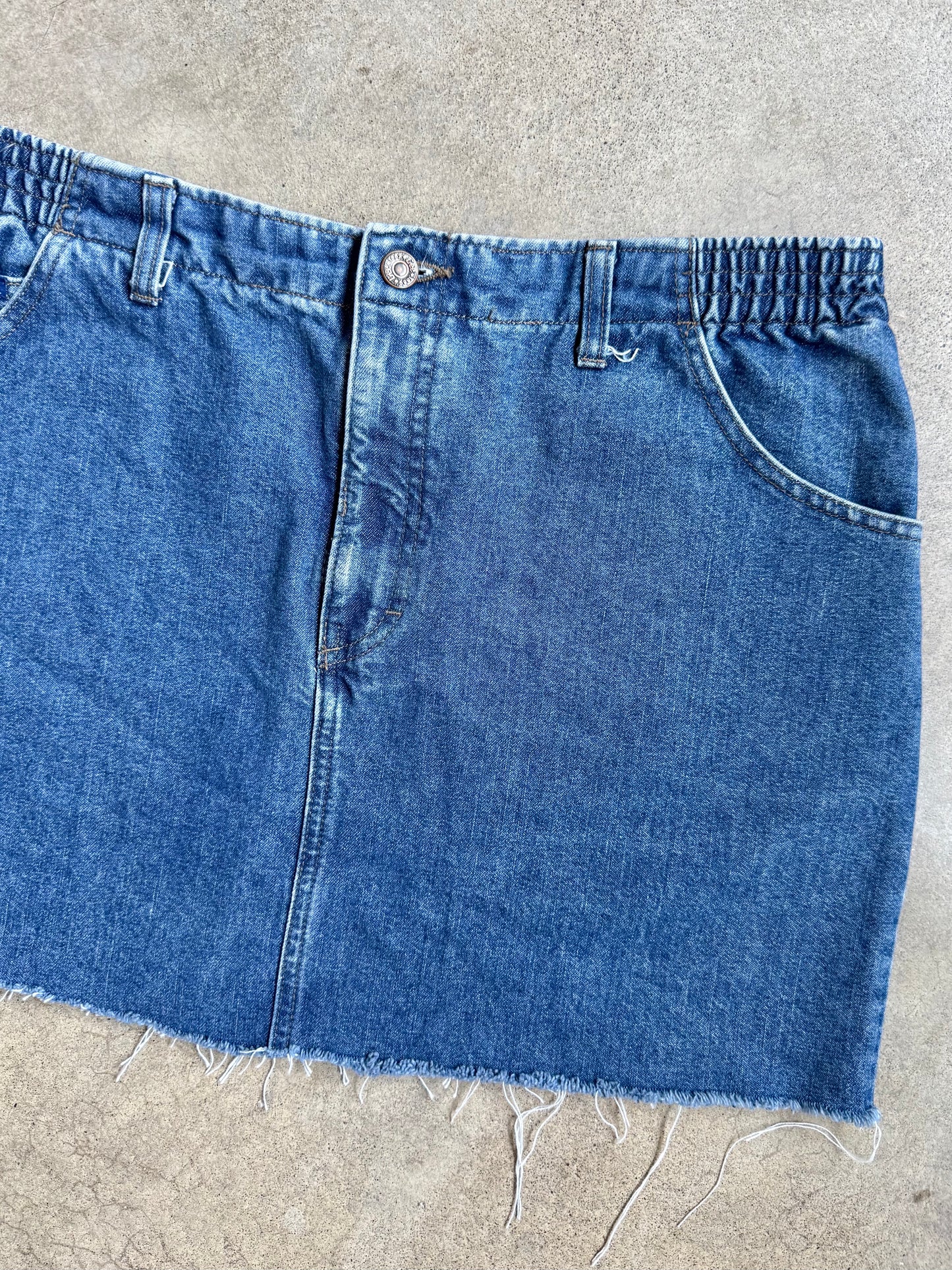 Vintage 1980s Lee Denim Cut-Off Mini Skirt | Large