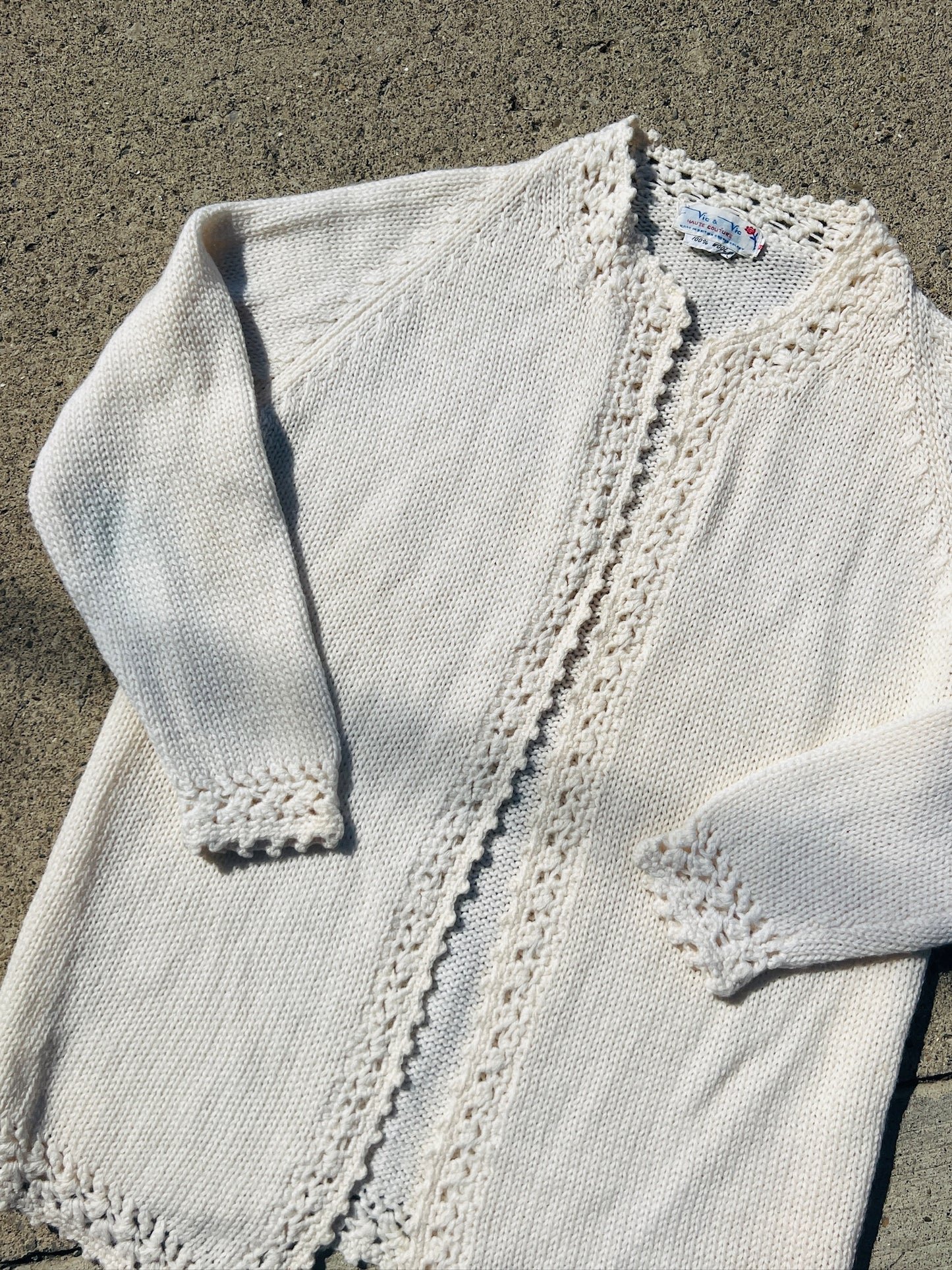 Vintage 1950s Vic & Vic Cream Wool Knit Cardigan | Medium