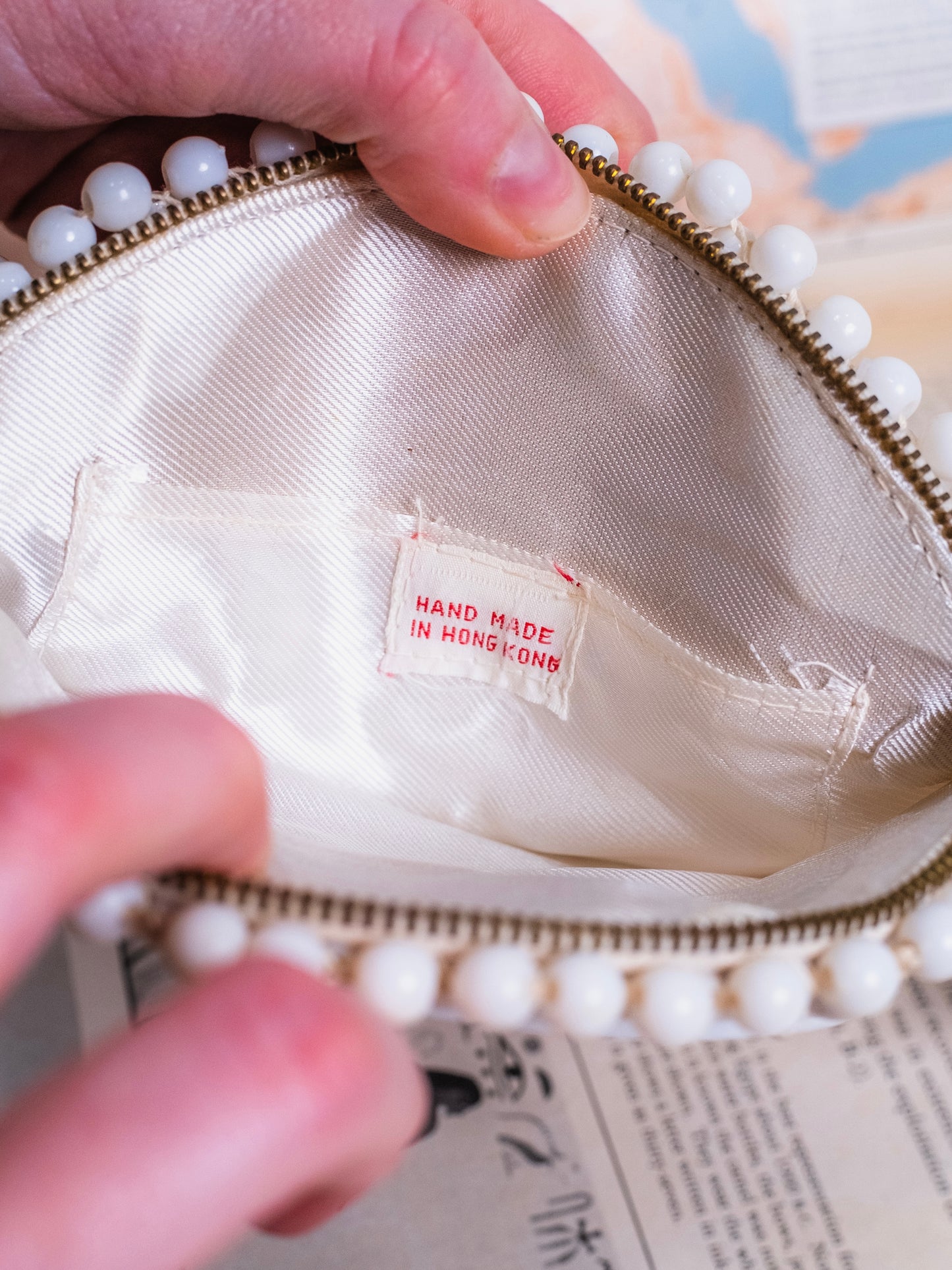 Vintage 1950s White "Dog & Bird" Beaded Purse
